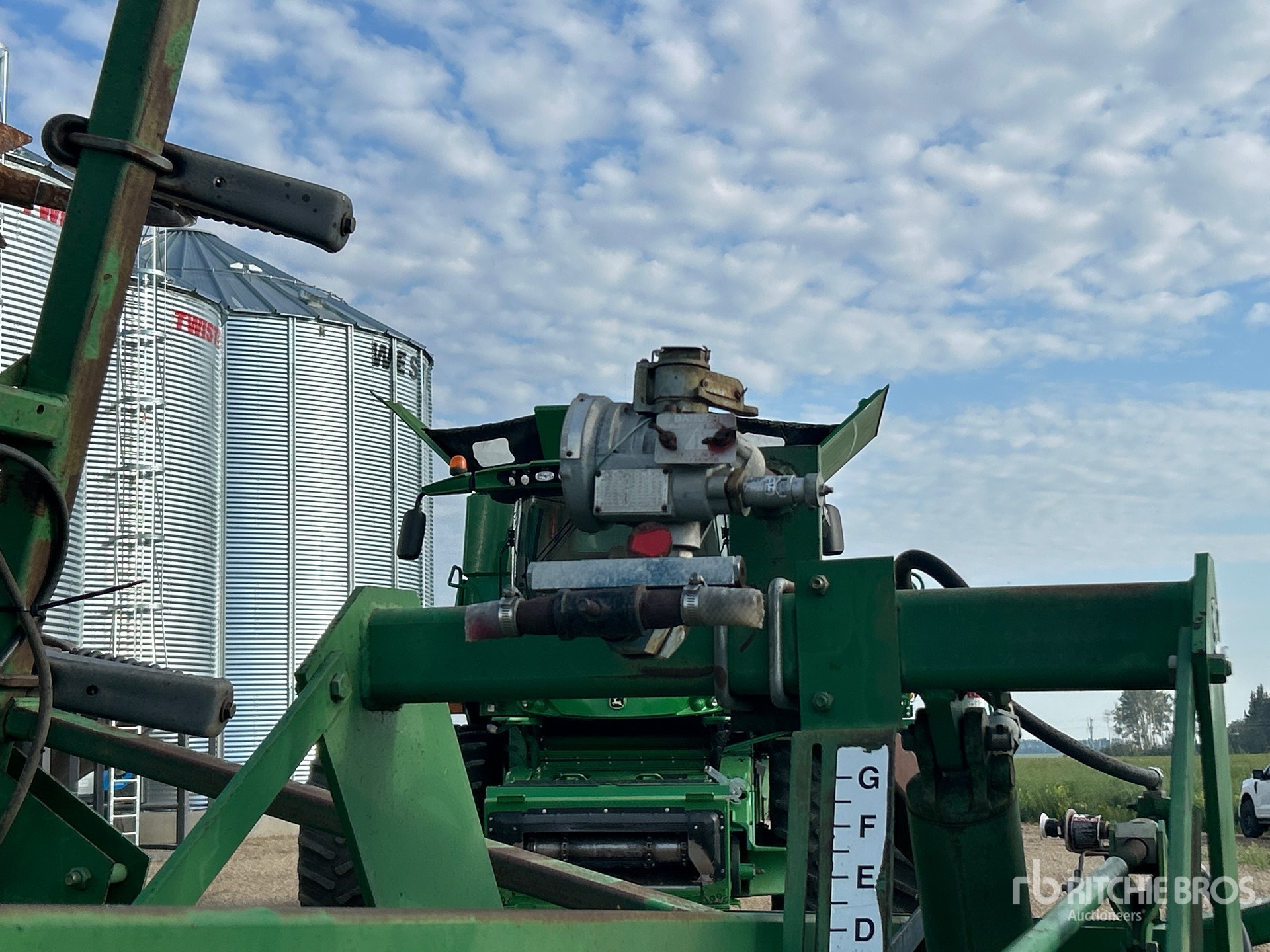 1995 John Deere 680