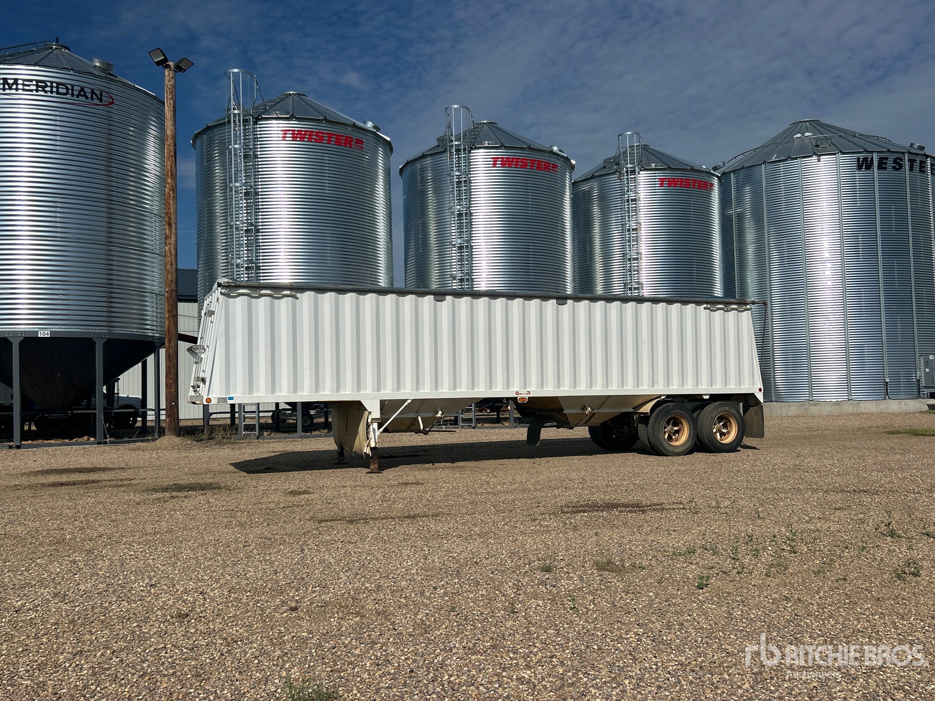 1995 Doepker 38 ft T/A