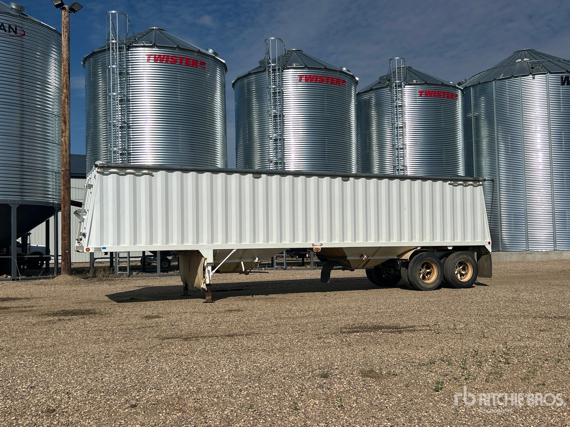 1995 Doepker 38 ft T/A
