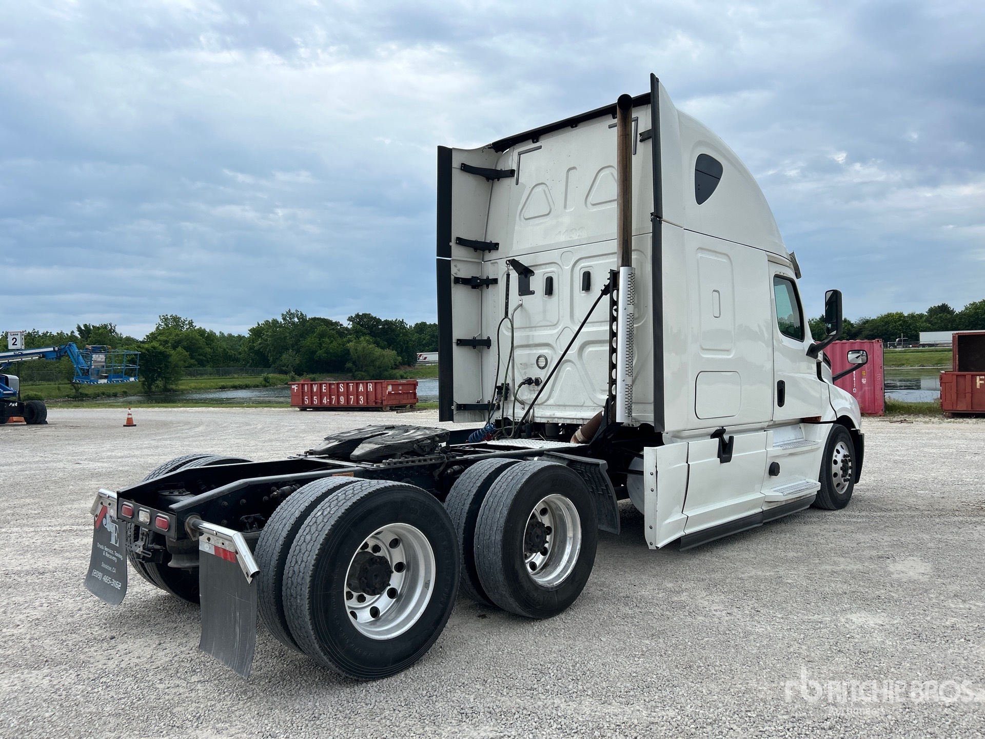 General Appearance with Picture, Right Rear Corner