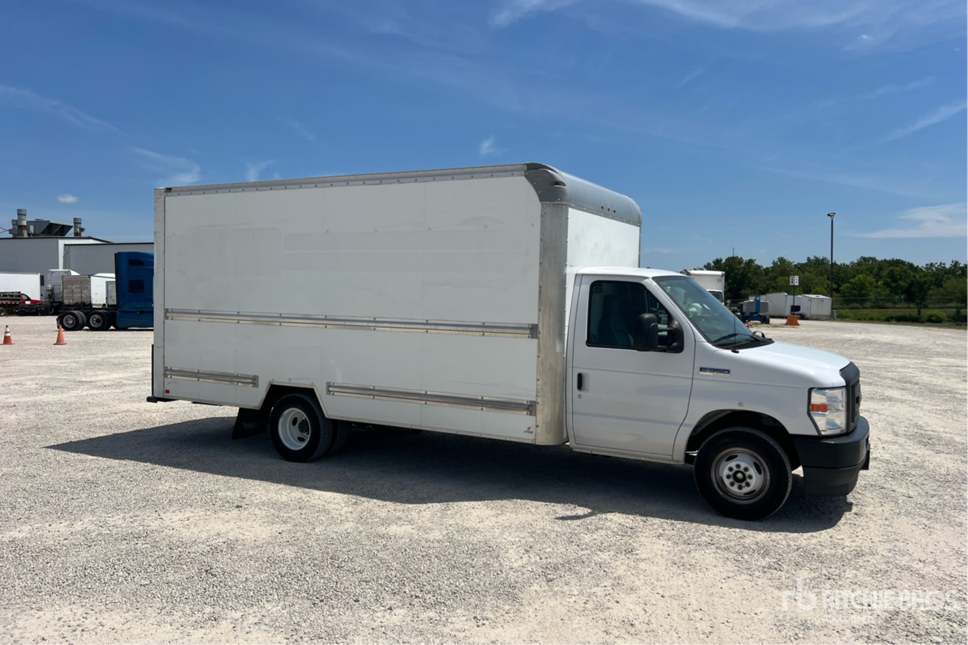2022 Ford E350