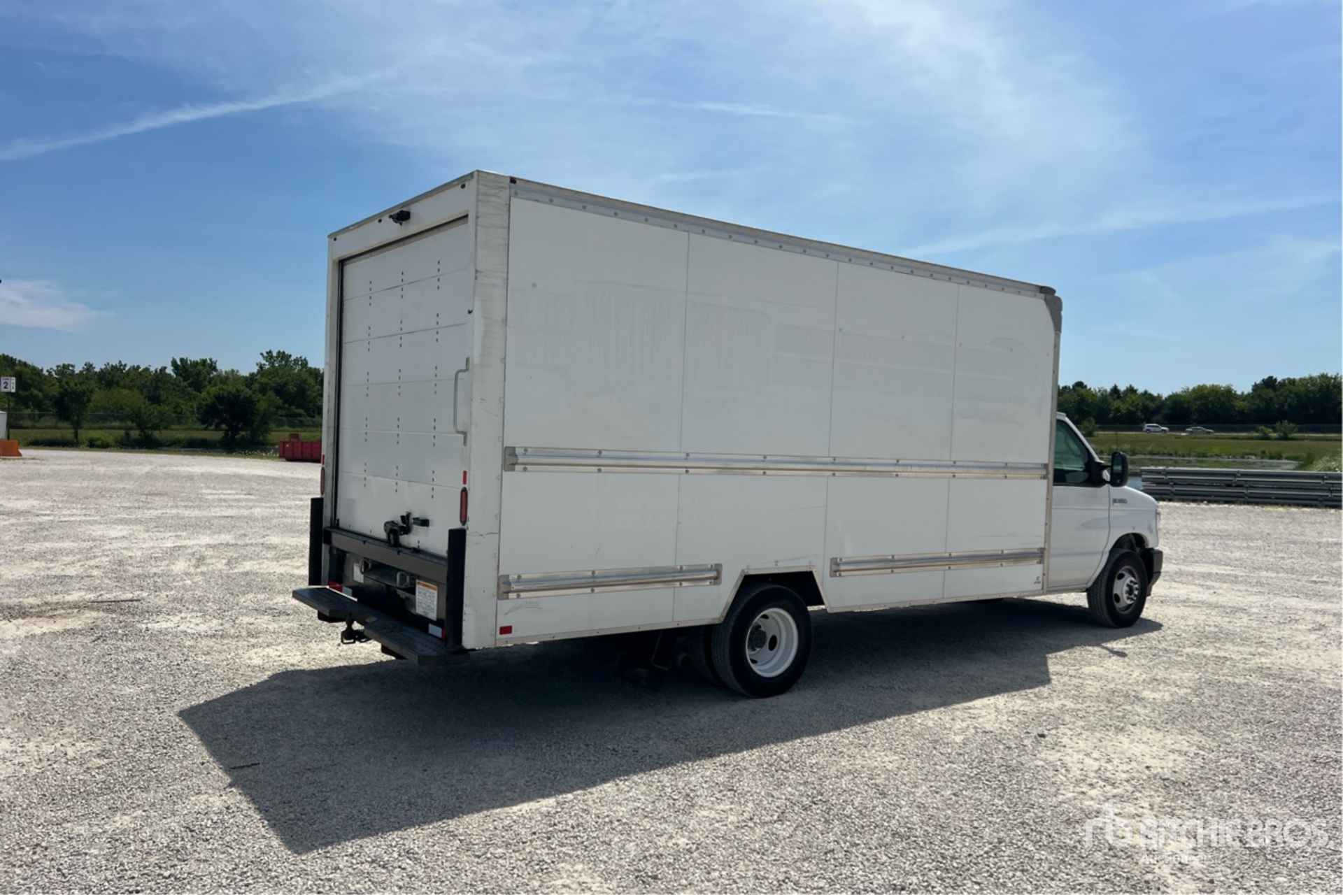 2022 Ford E350