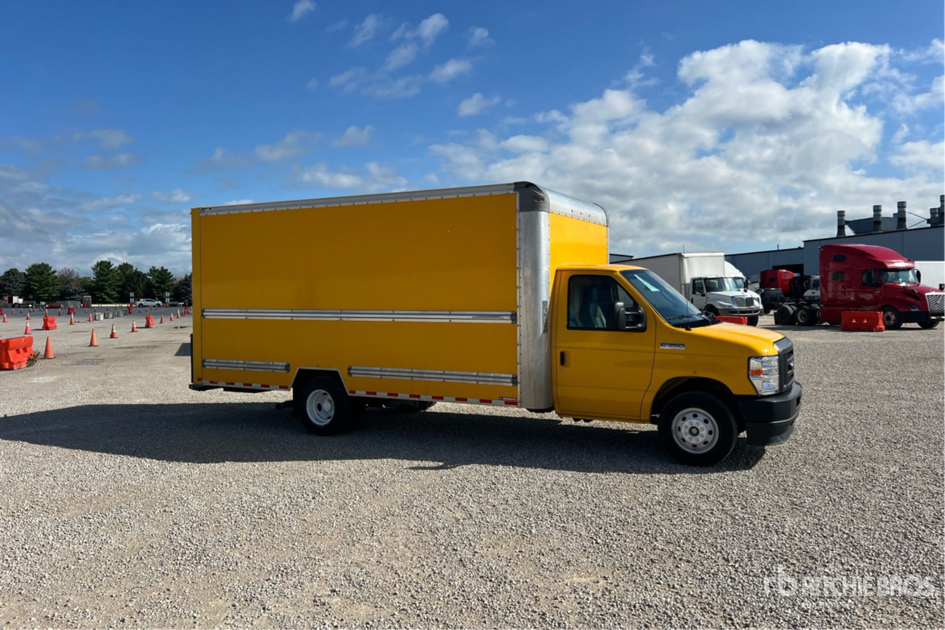 2022 Ford E-350