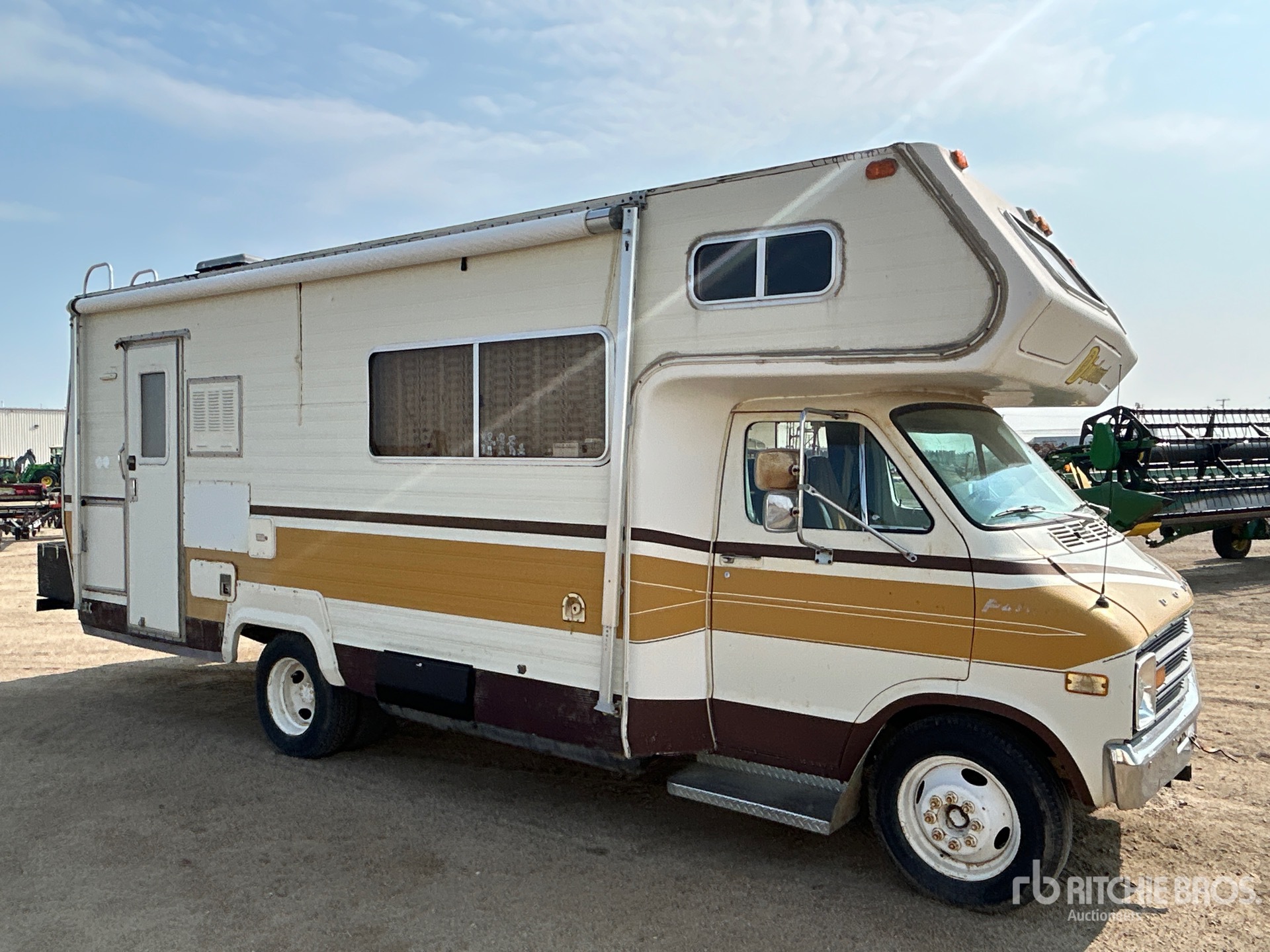 General Appearance with Picture, Right Front Corner