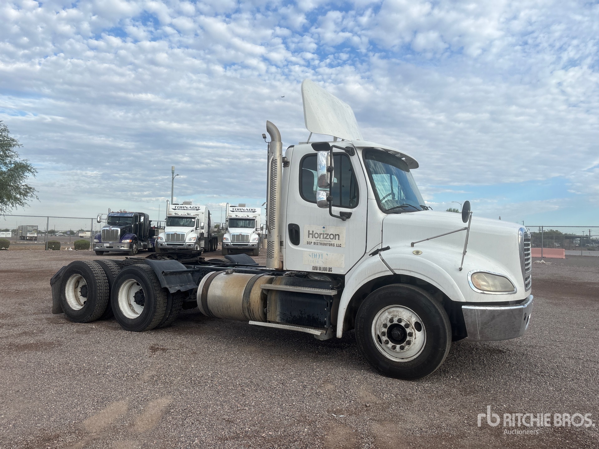General Appearance with Foto, angolo anteriore destro