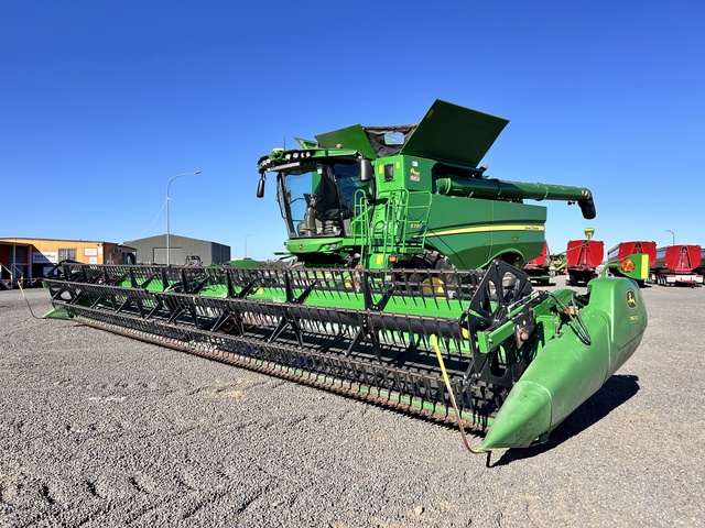 2023 John Deere S780 Combine Harvester w/ 740D HydraFloat 40 ft Draper Header