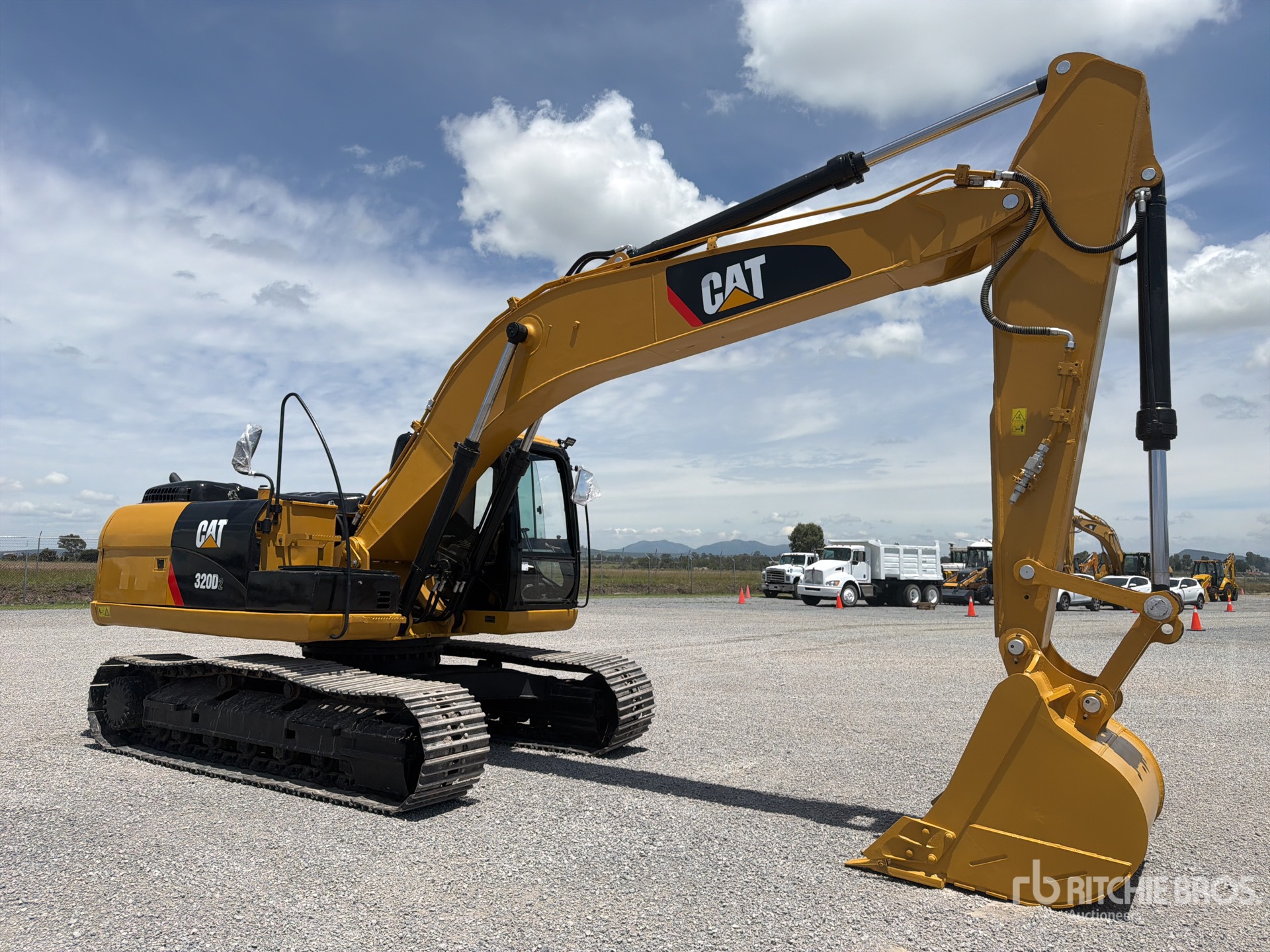 2018 Caterpillar 320D2