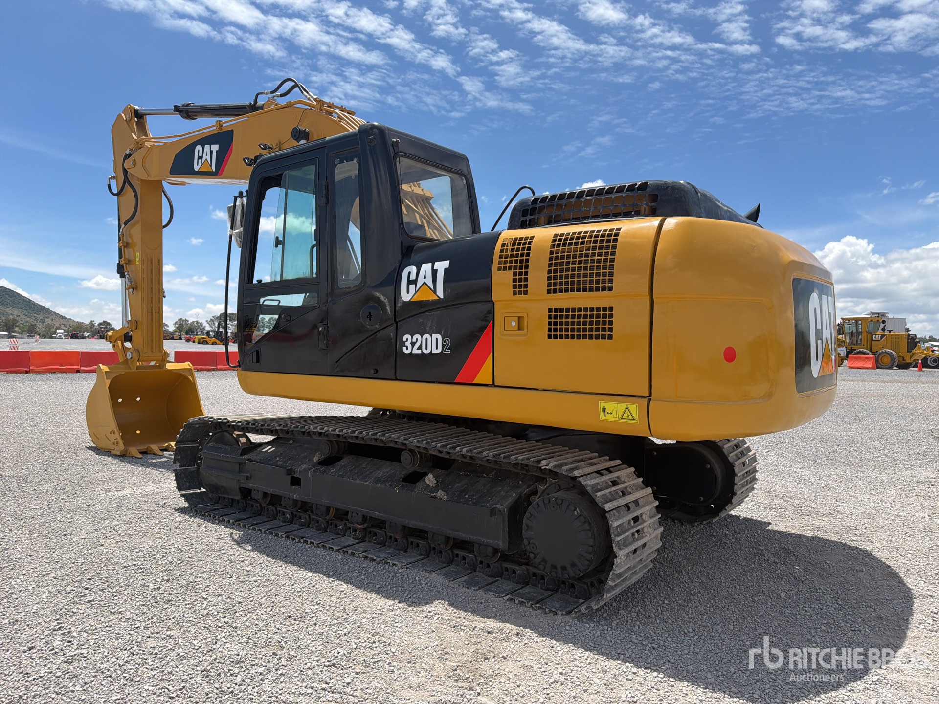 2018 Caterpillar 320D2