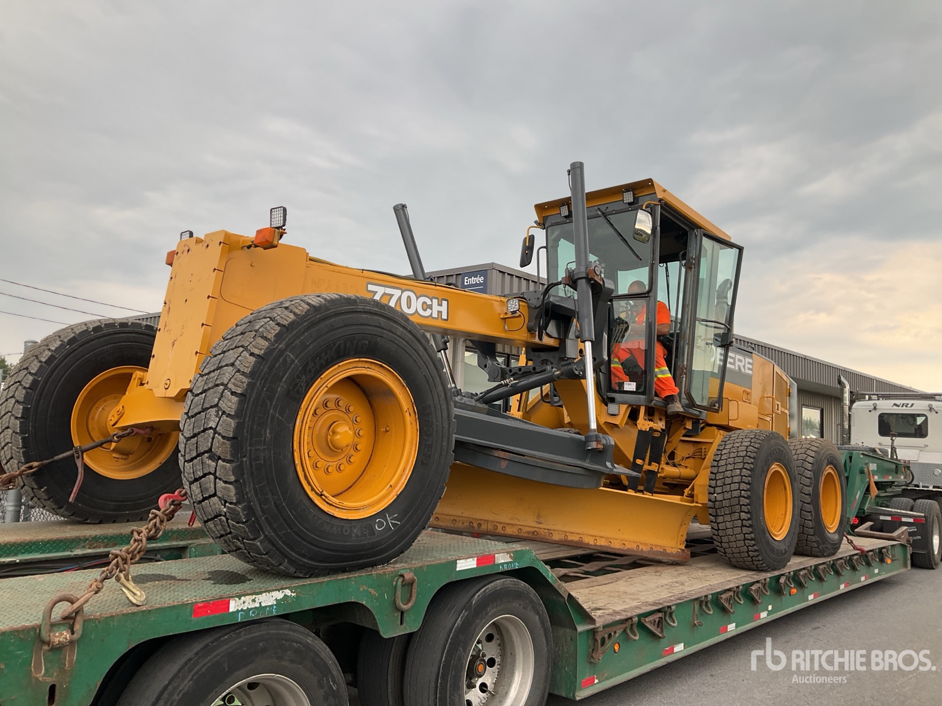 2004 John Deere 770CH