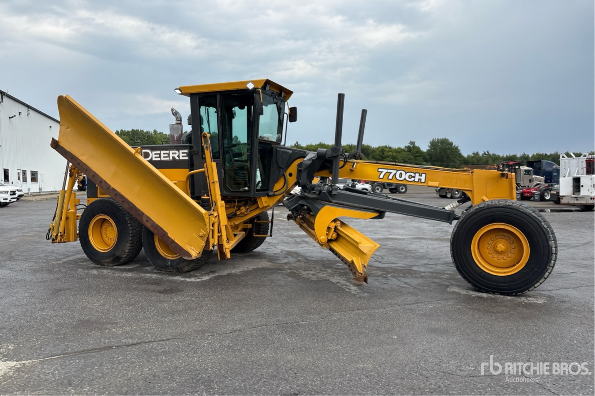 2004 John Deere 770CH