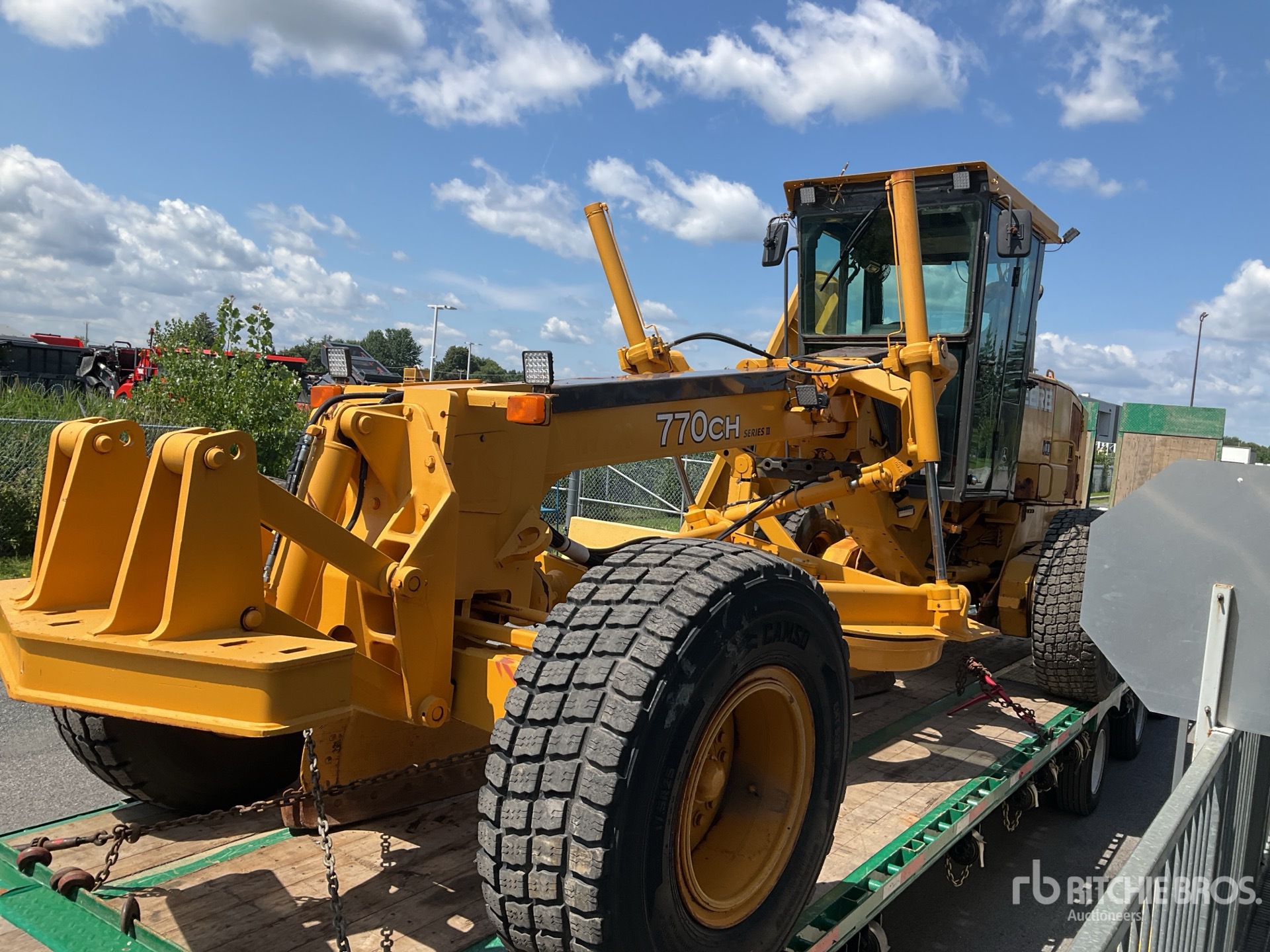 2004 John Deere 770CH