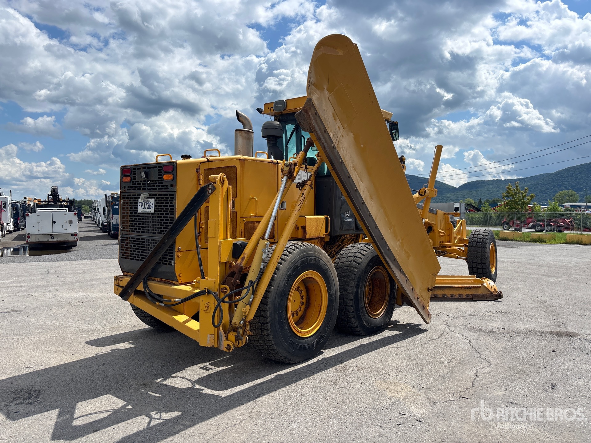 2004 John Deere 770CH