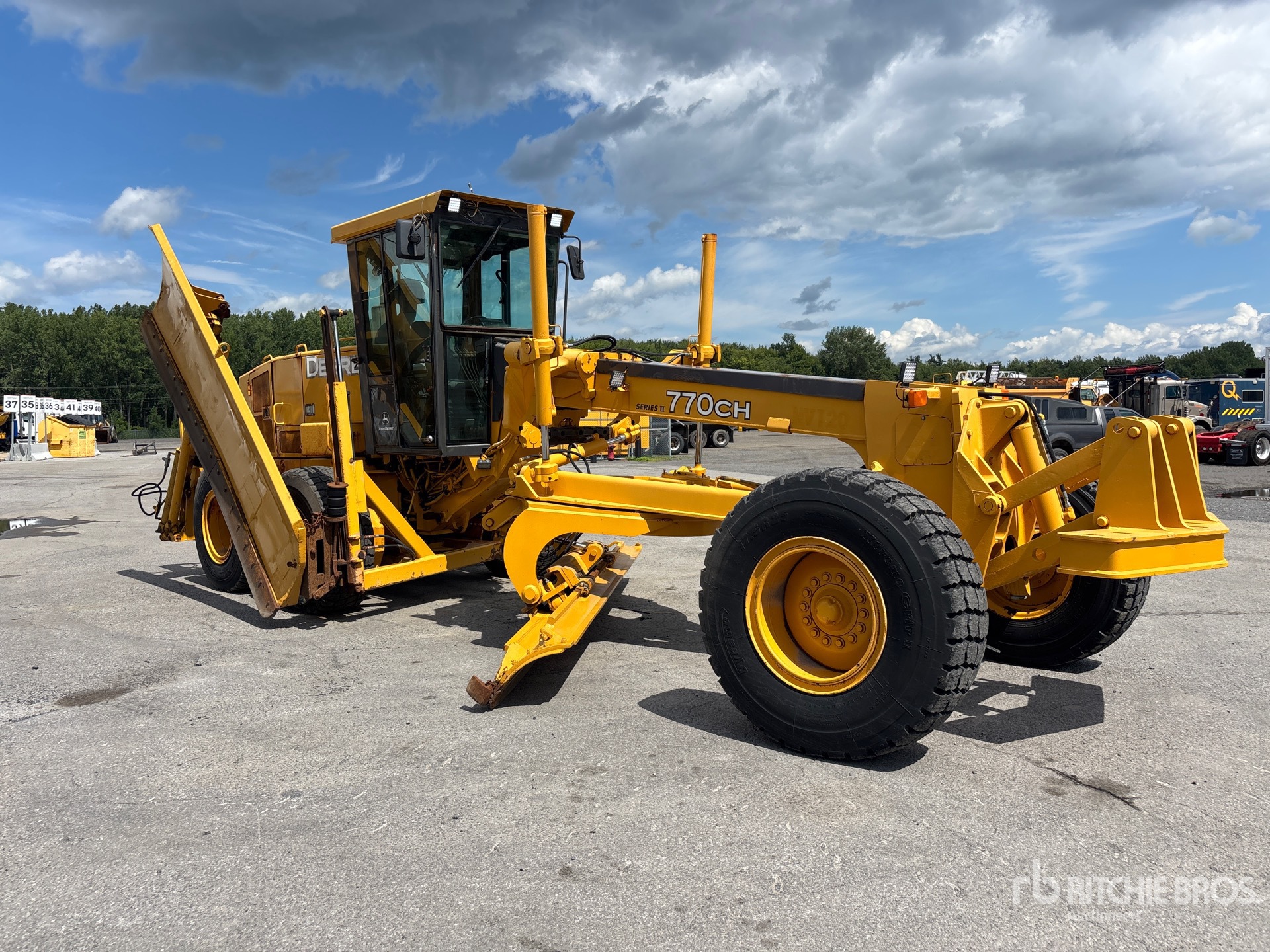 2004 John Deere 770CH