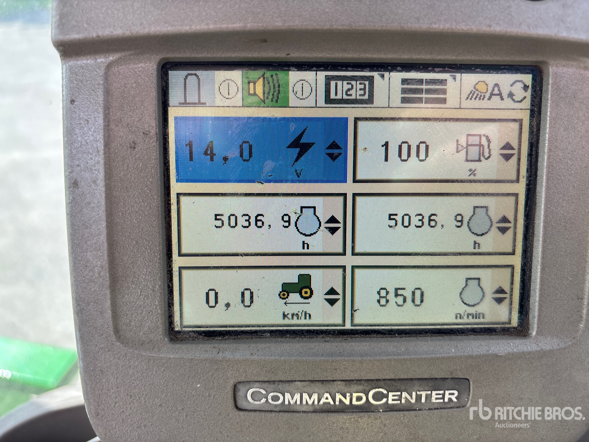2010 John Deere 7430