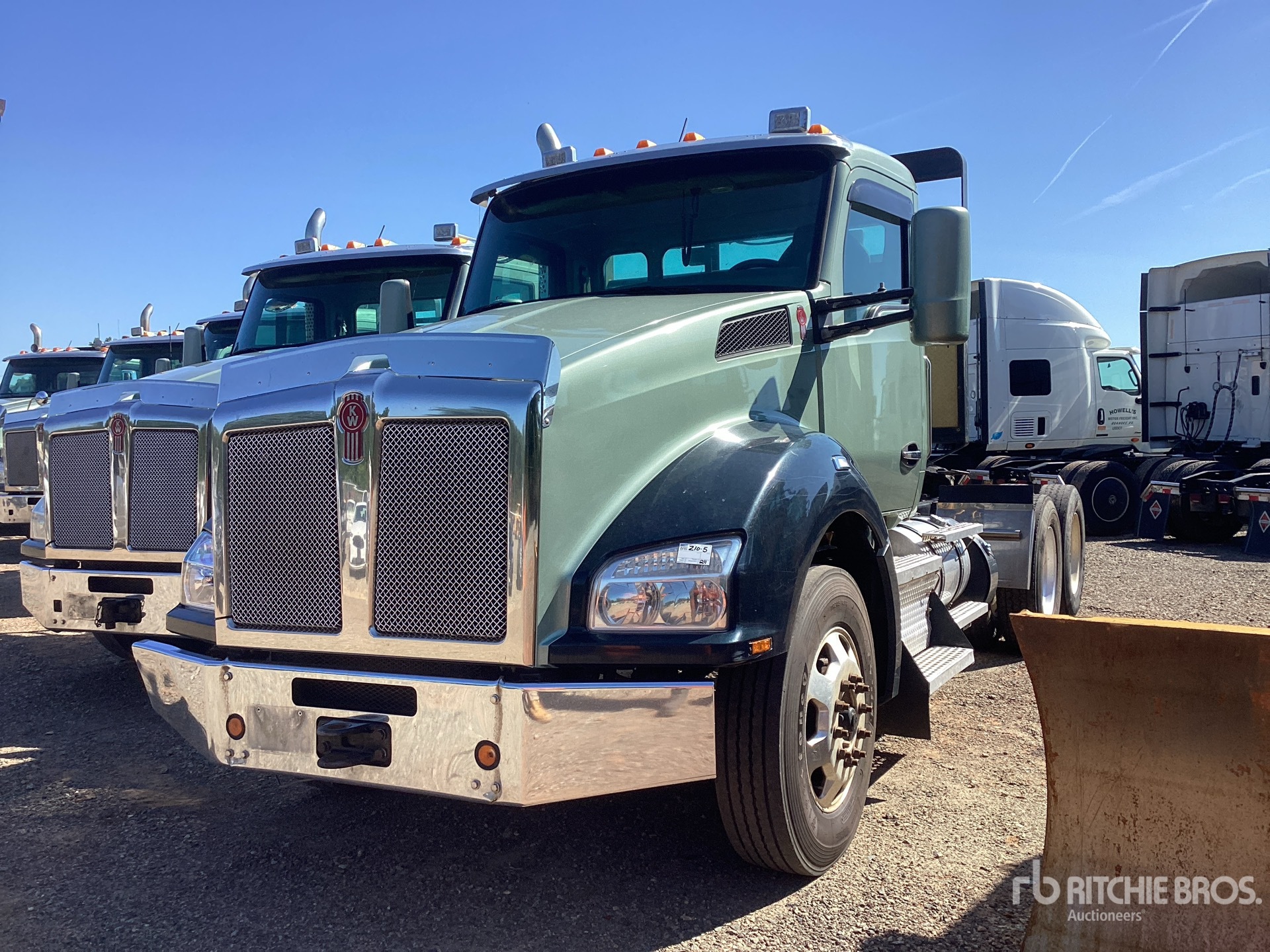 Photo of a 2019 Kenworth T880