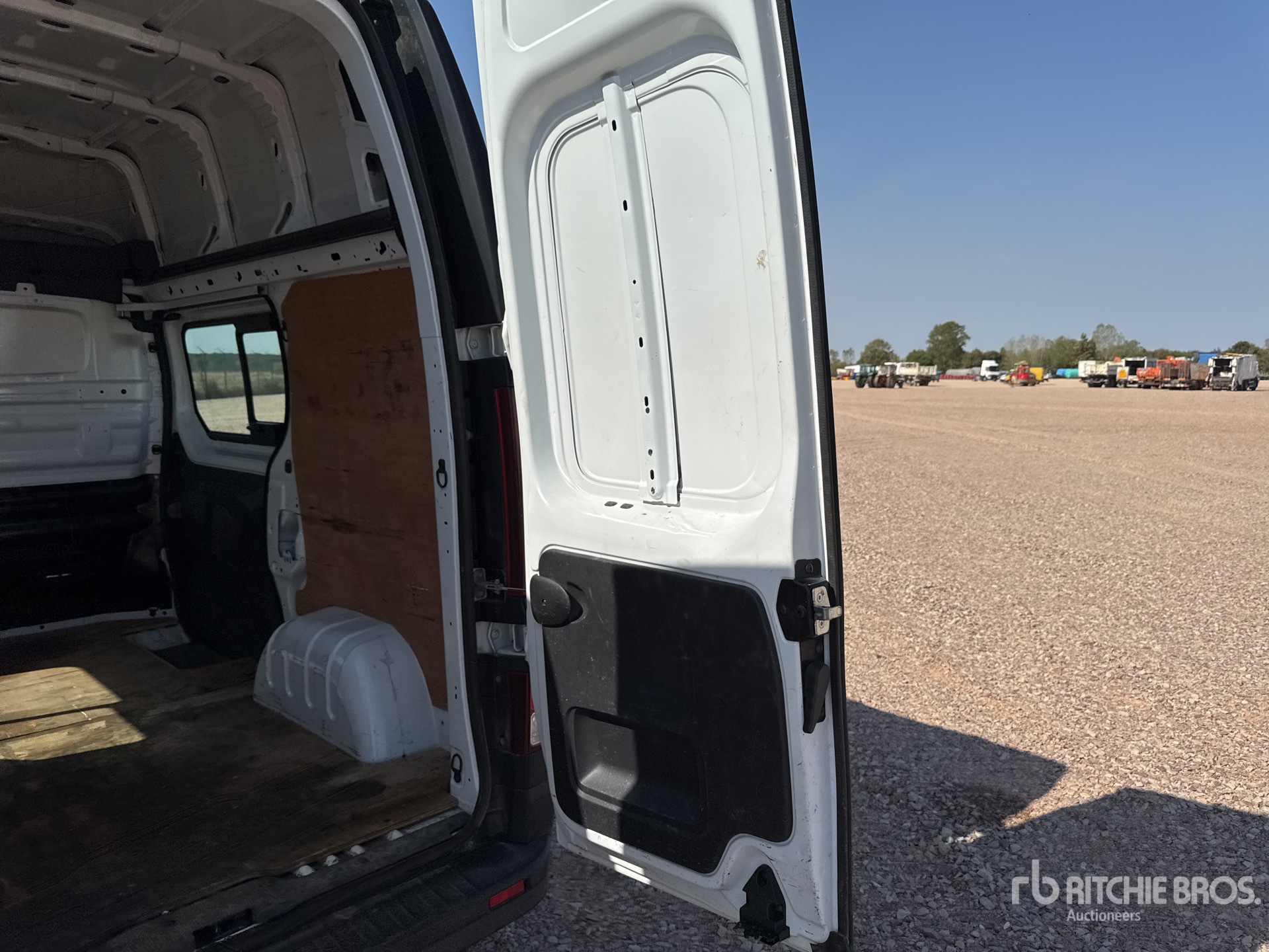 2017 Renault TRAFIC DCI145