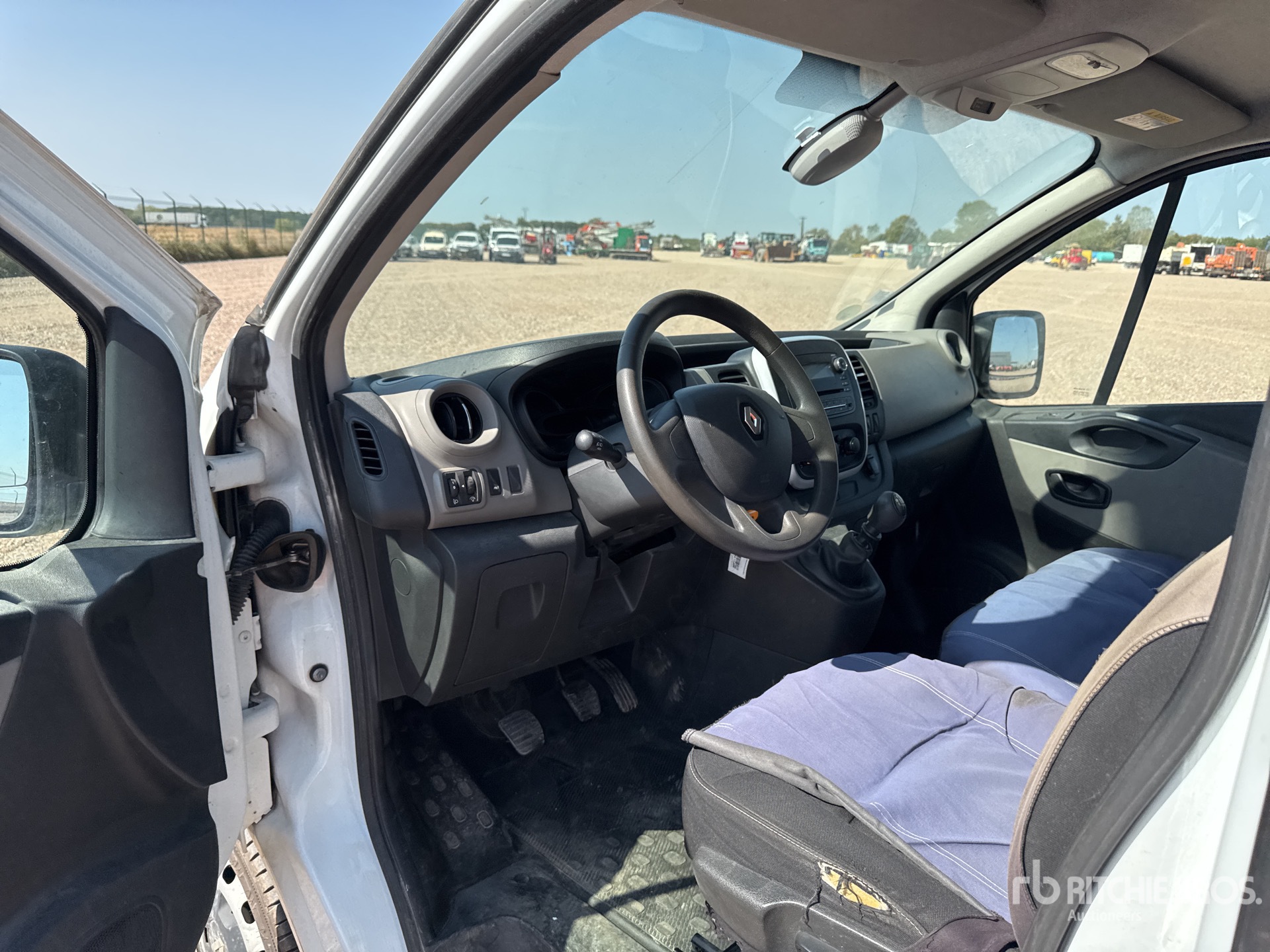 2017 Renault TRAFIC DCI145