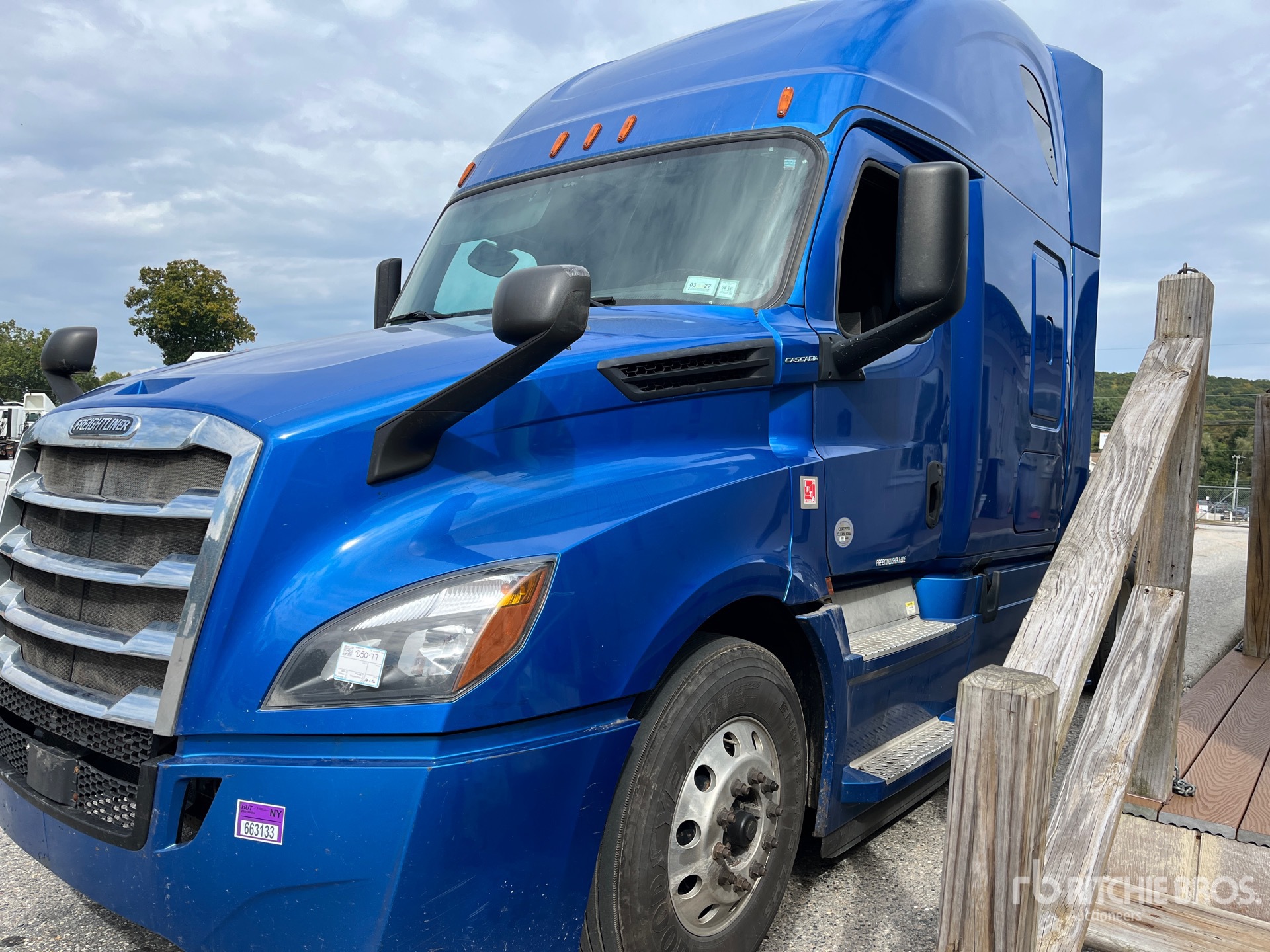 2019 Freightliner CASCADIA 126