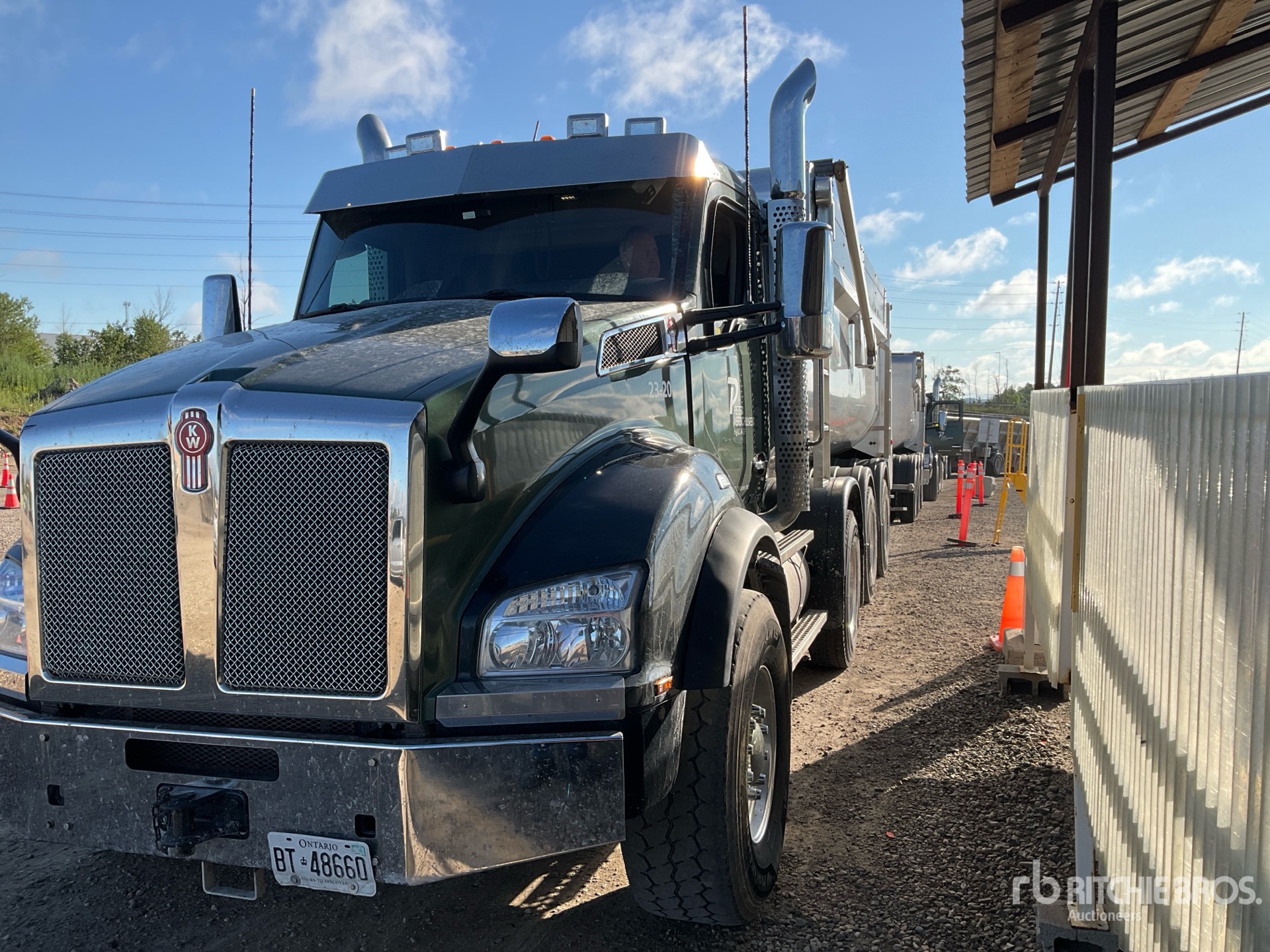 2023 Kenworth T880