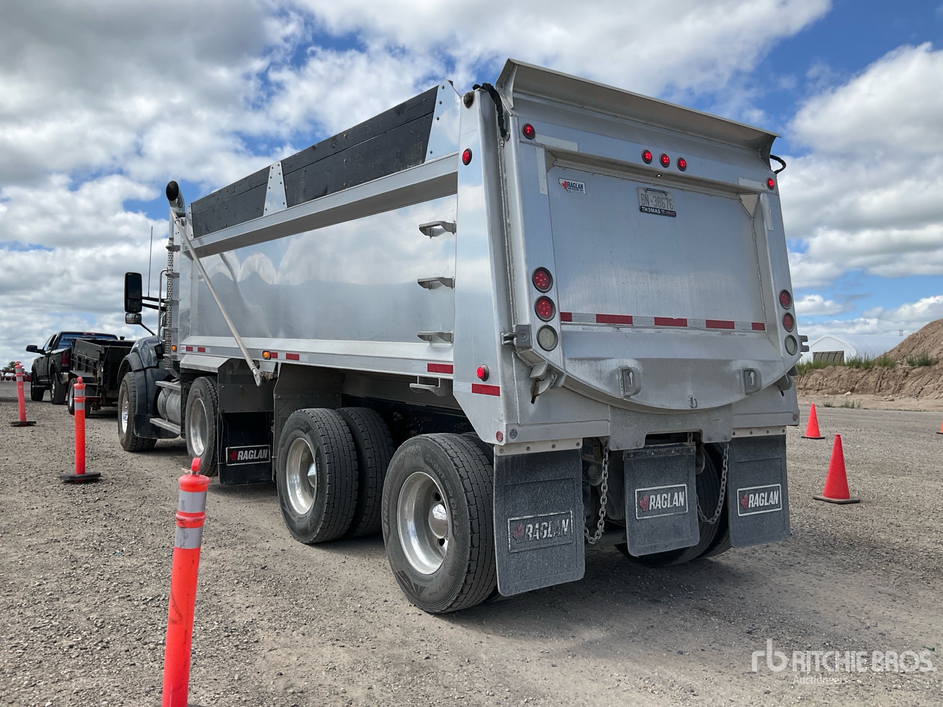 2022 Kenworth T880