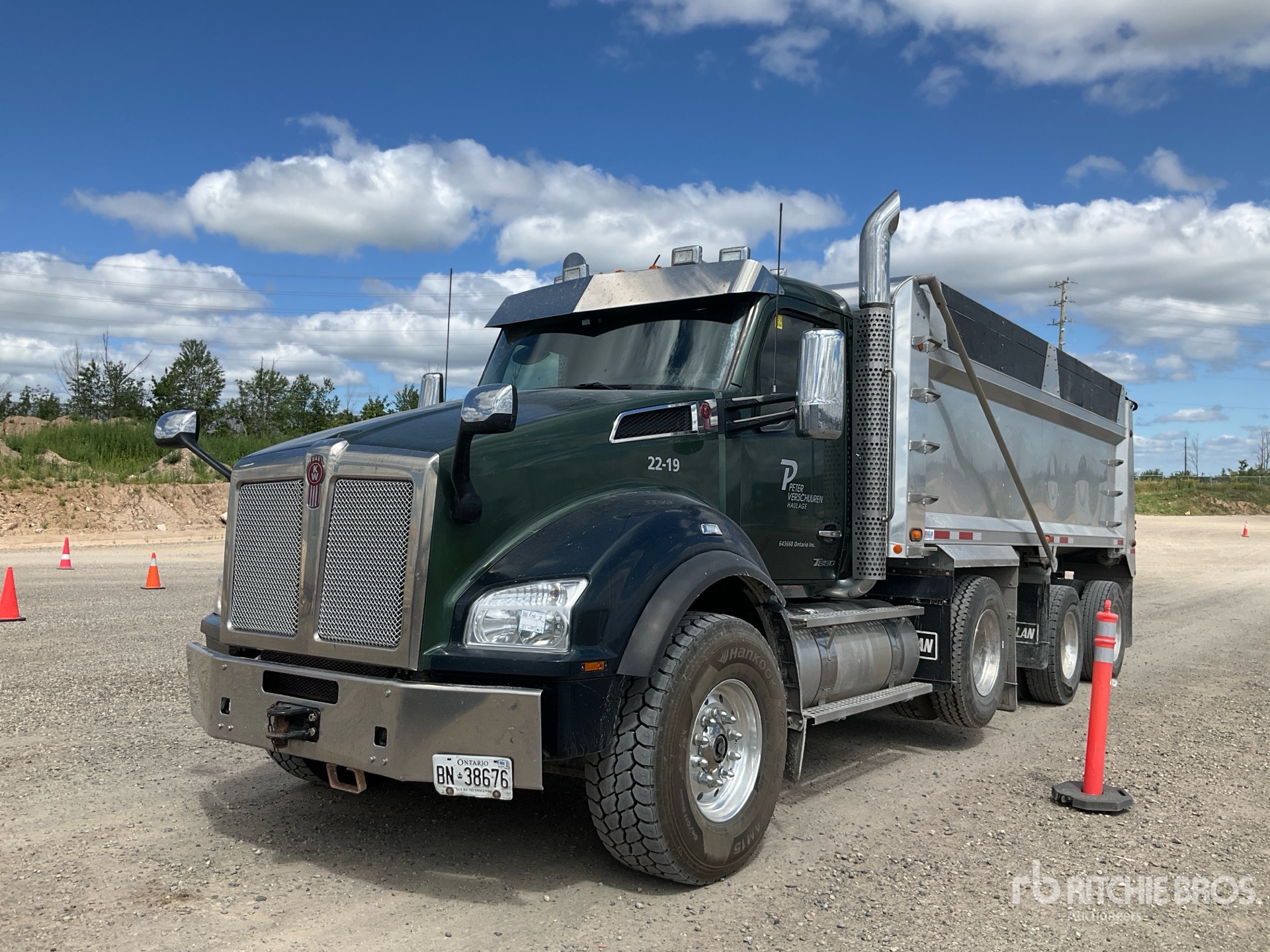 2022 Kenworth T880
