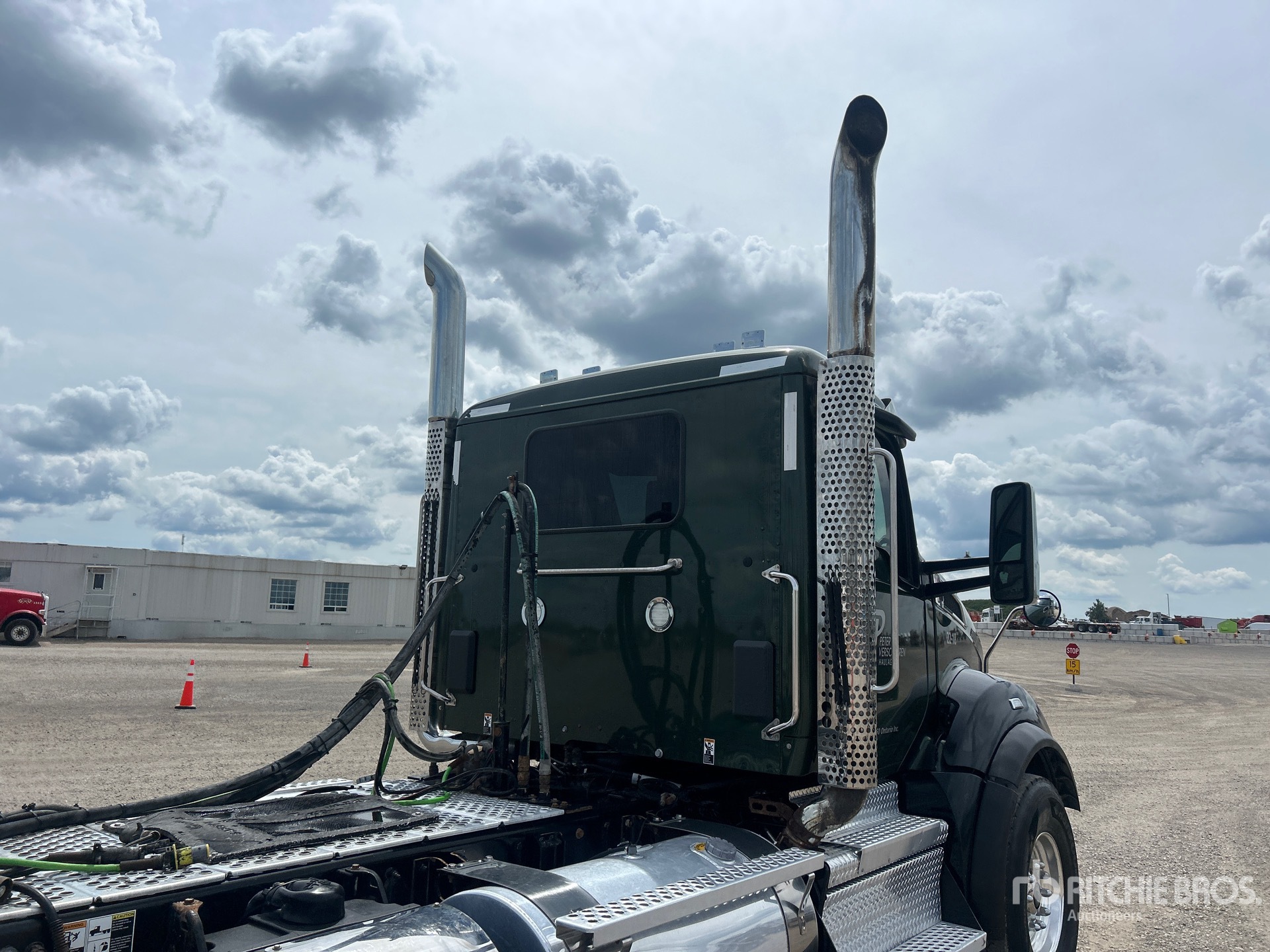 2022 Kenworth T880