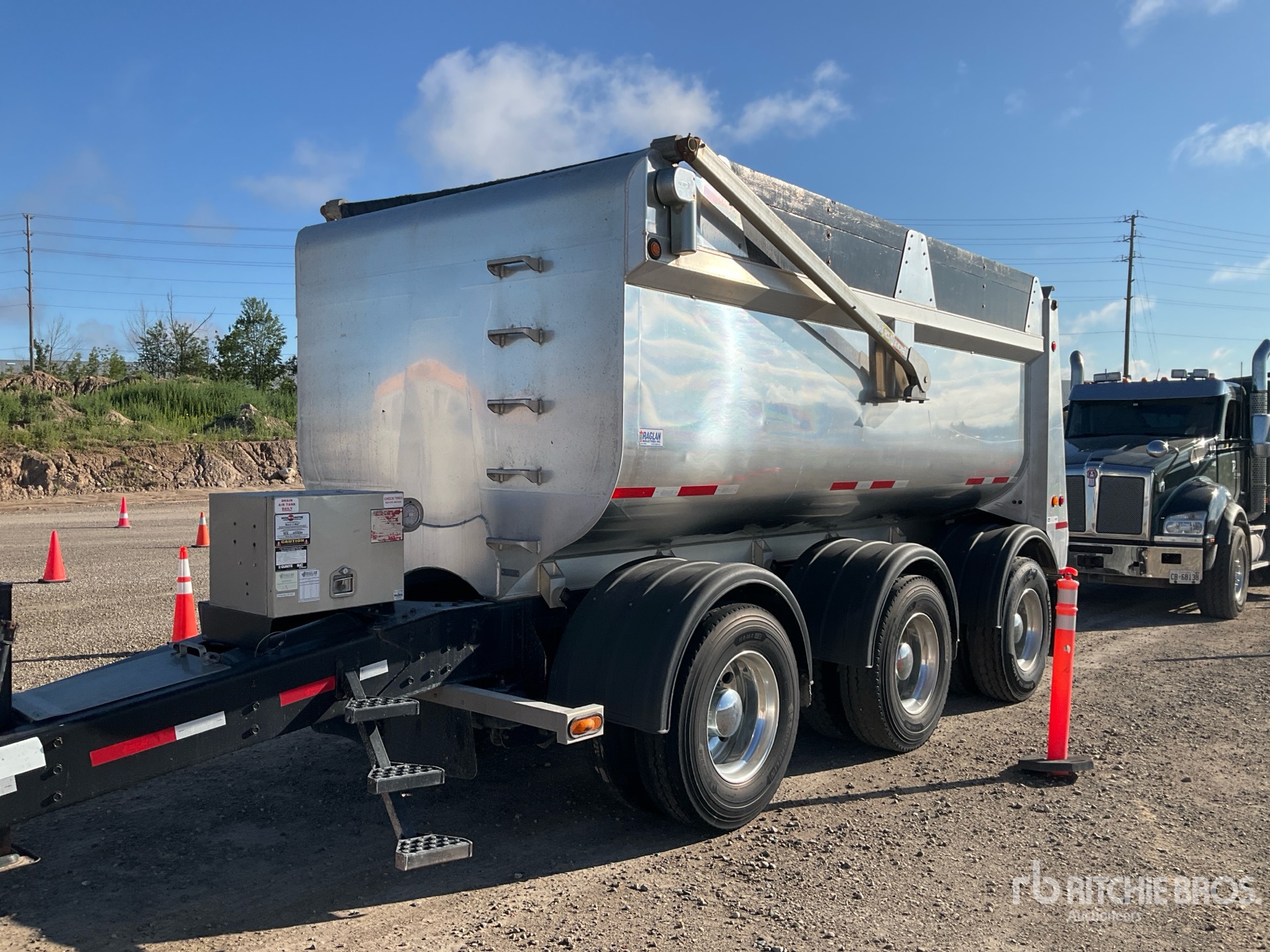 2023 Raglan Tri/A 17 ft Tri/A