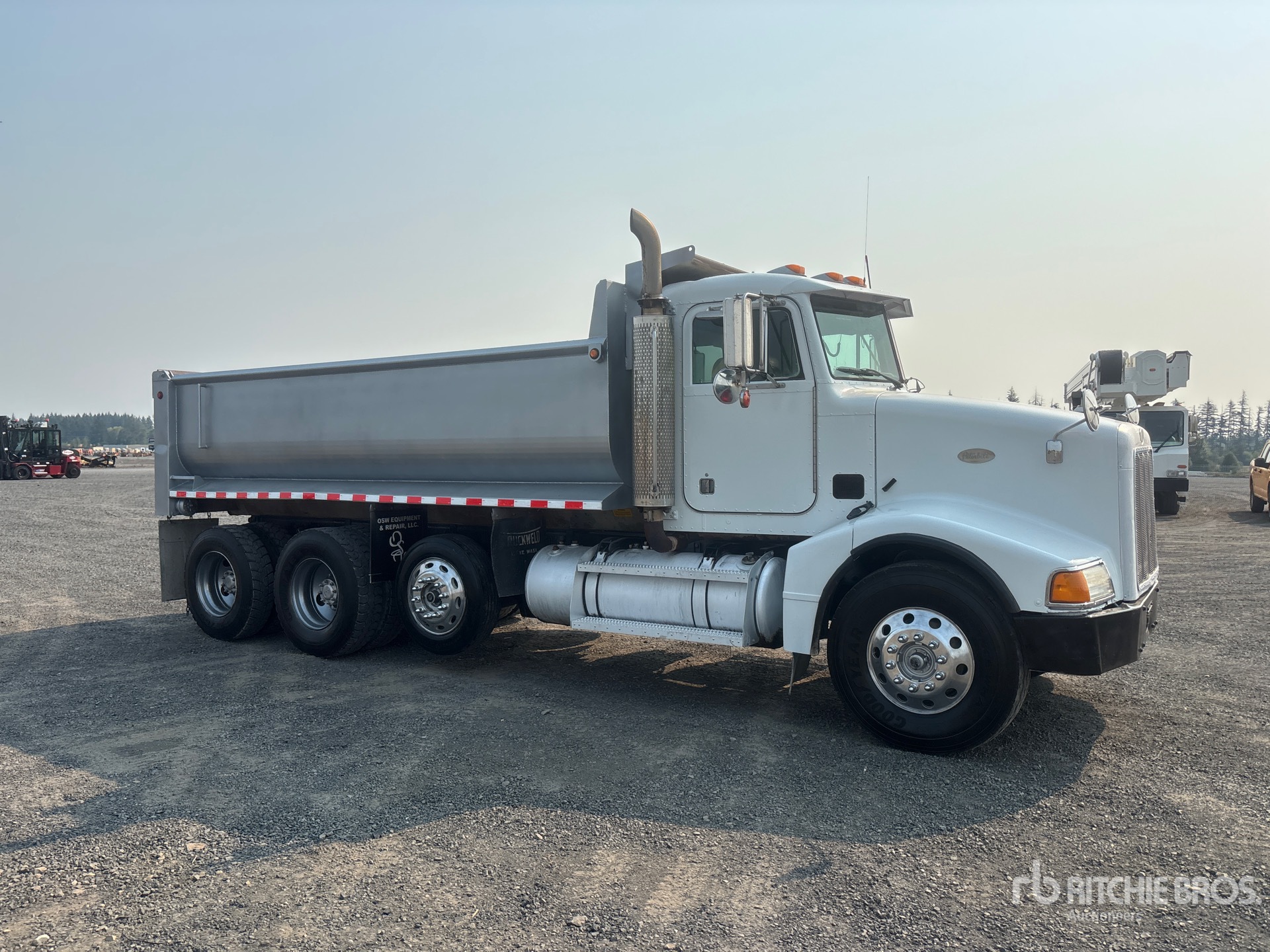 2000 Peterbilt 385