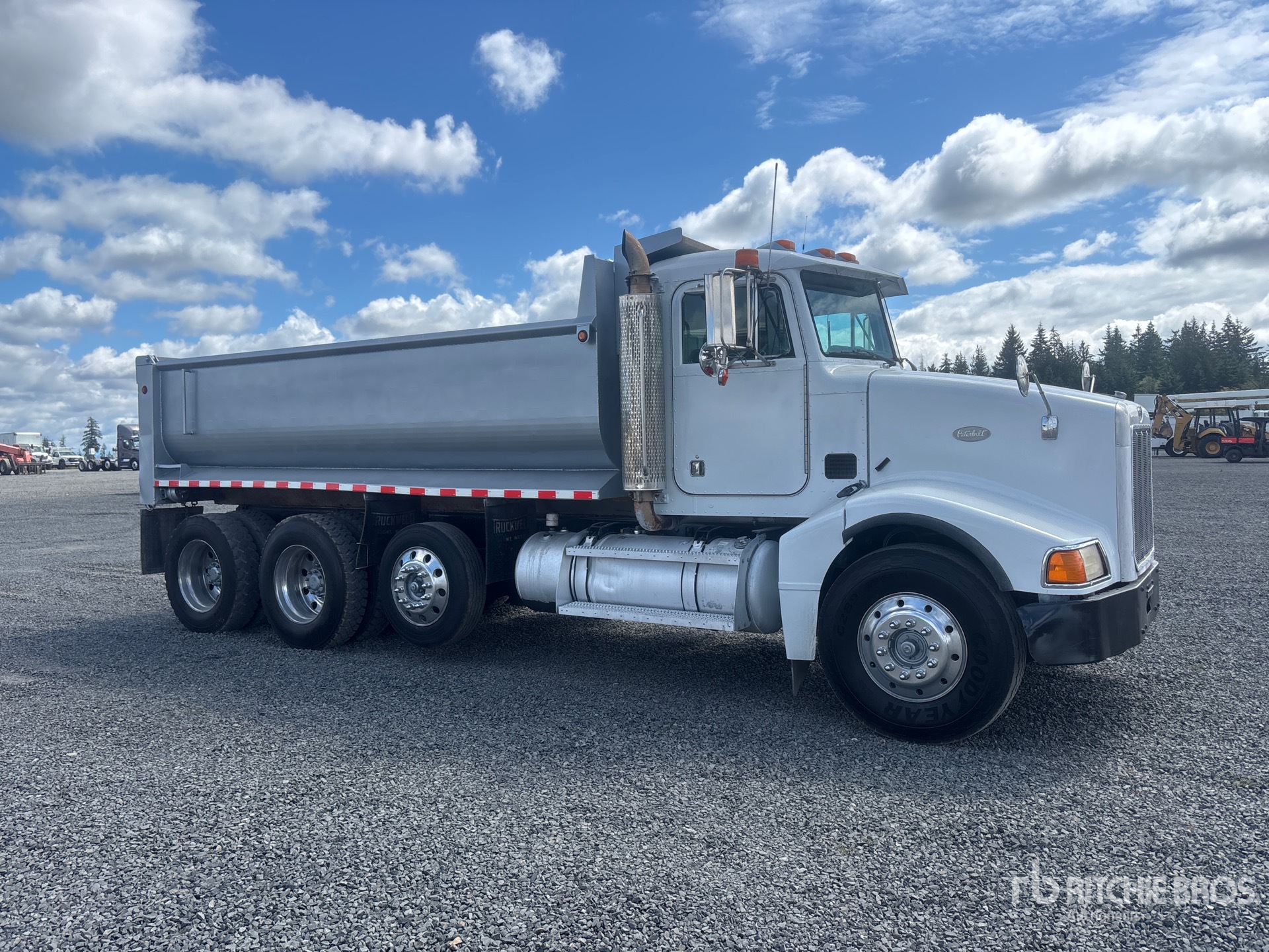 1999 Peterbilt 385