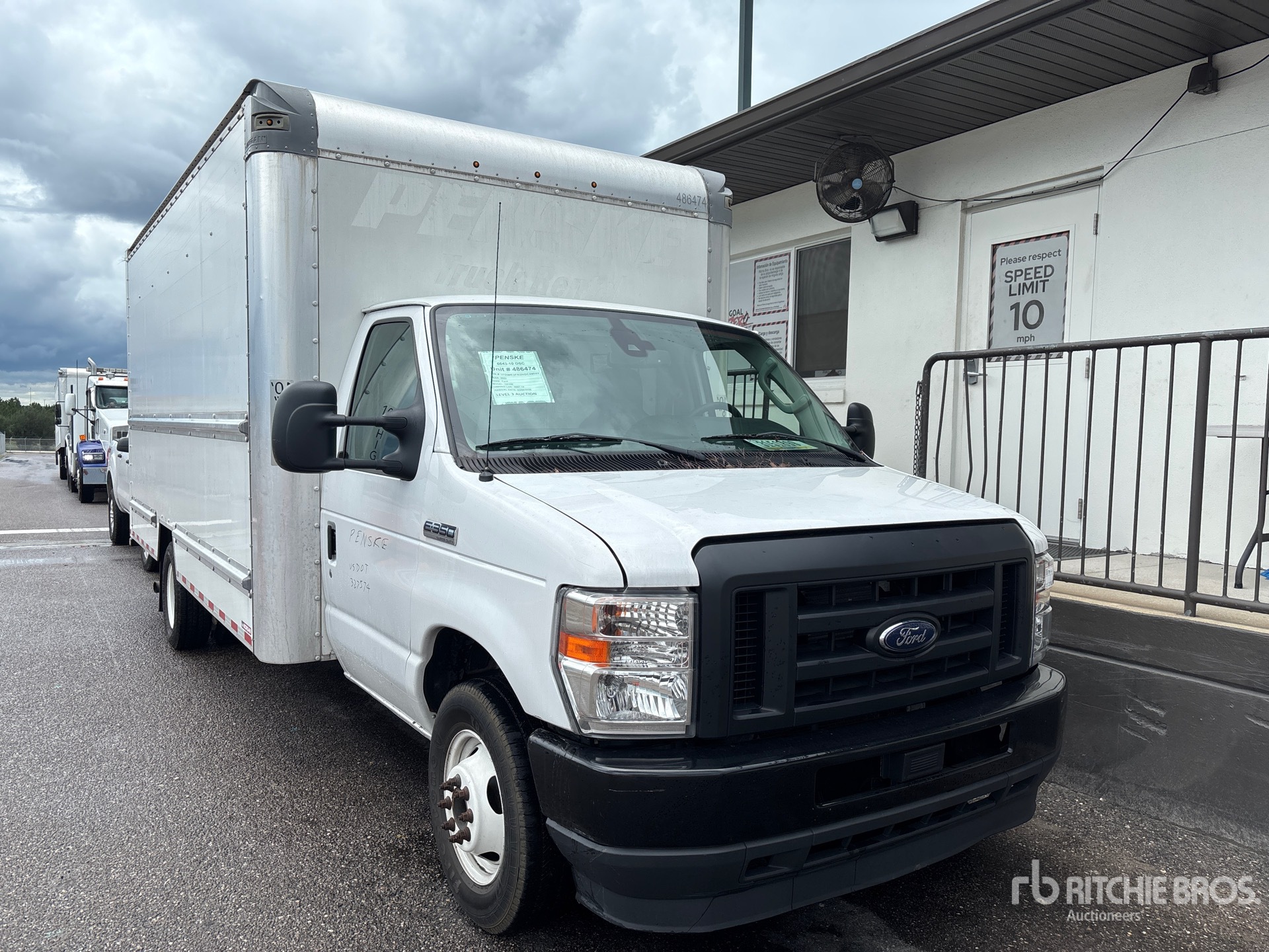 2022 Ford Econoline E-350
