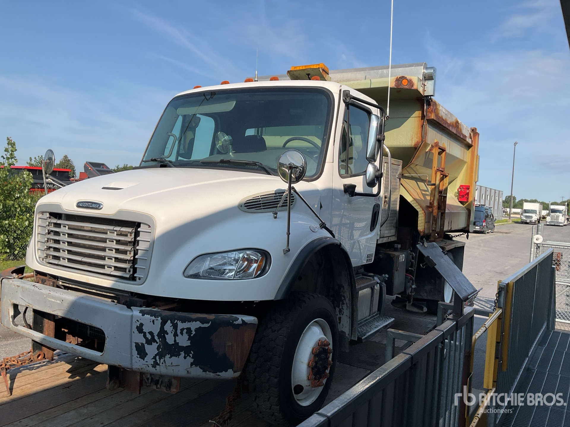 2012 Freightliner M2106