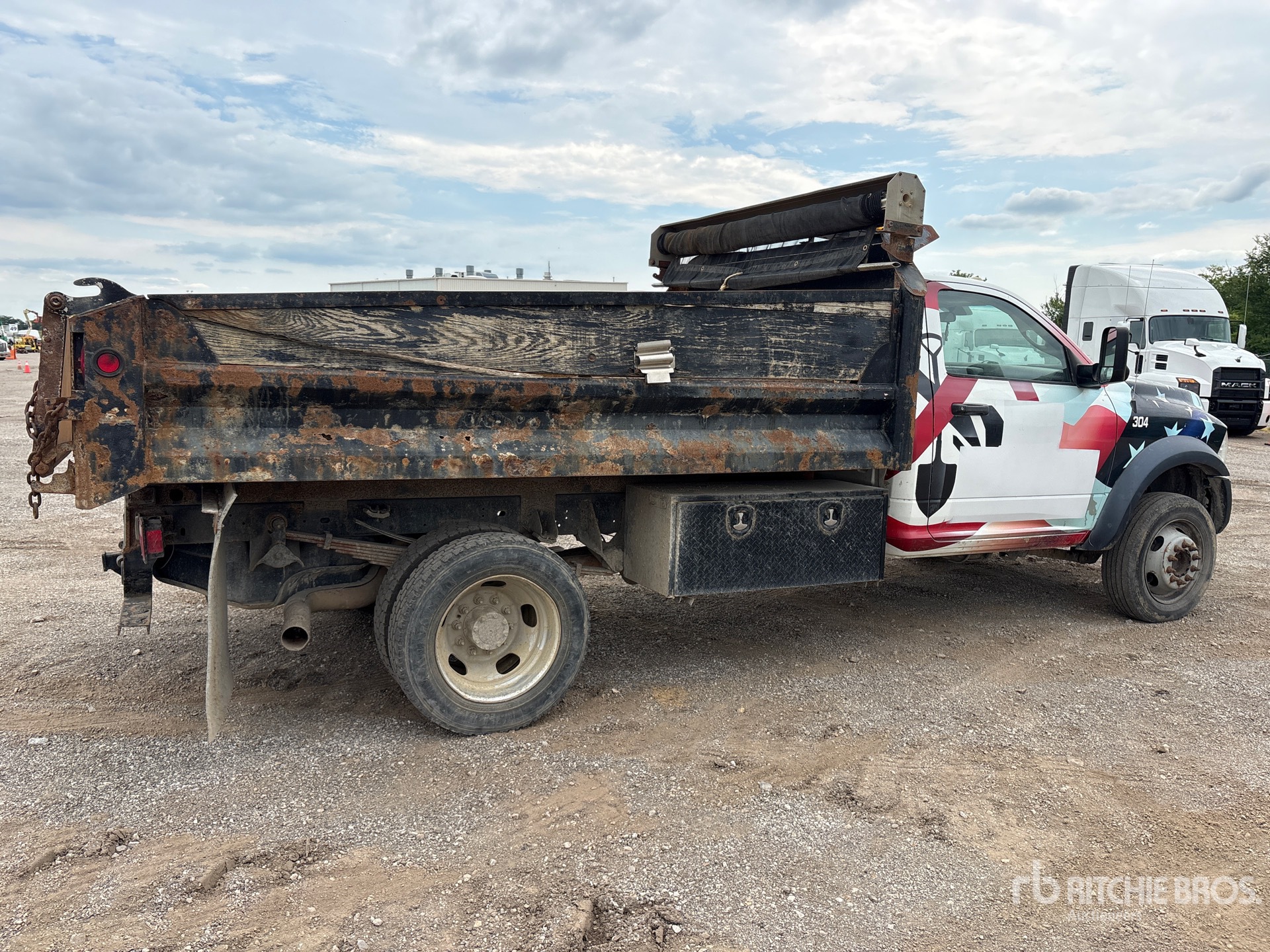 General Appearance with Picture, Right Rear Corner