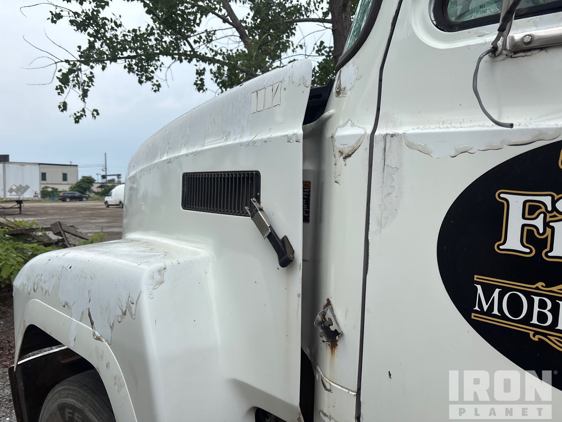 1997 Mack CH613