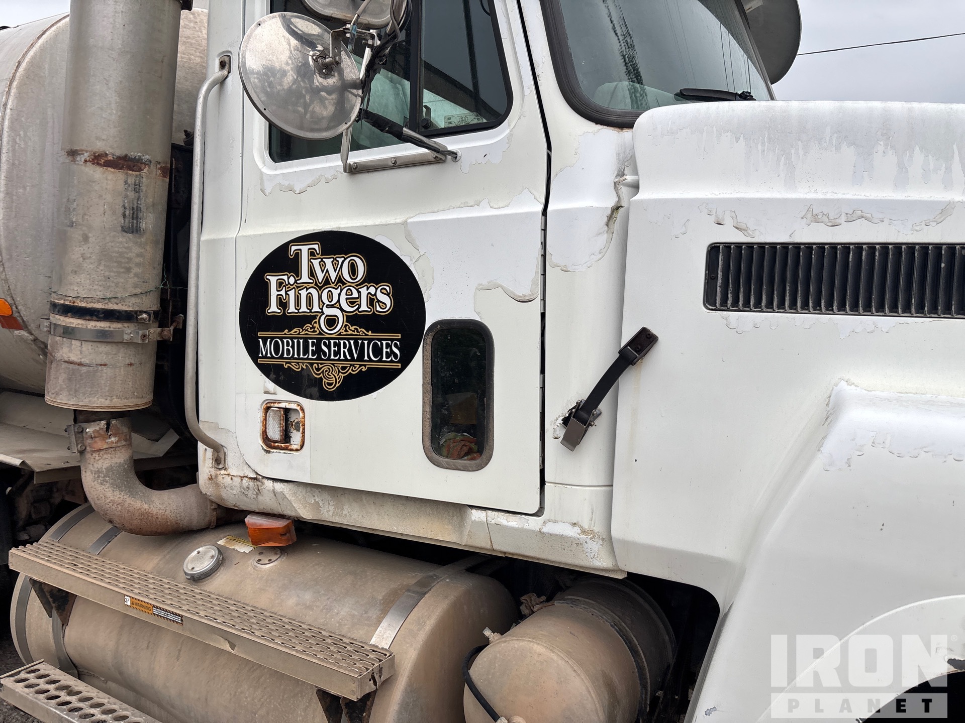 1997 Mack CH613