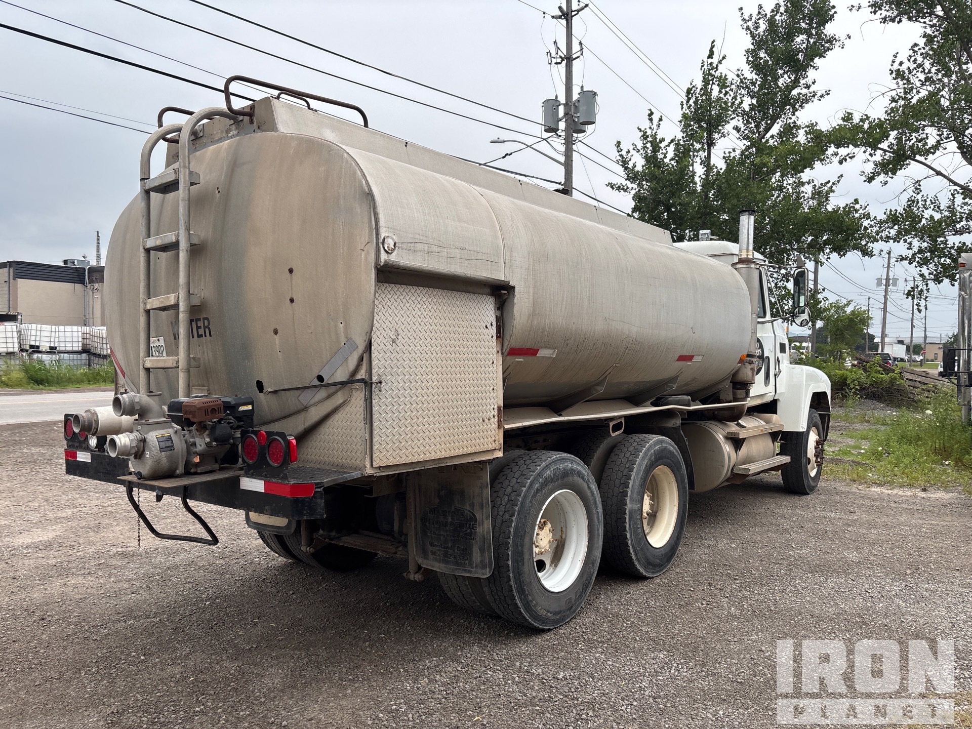 1997 Mack CH613