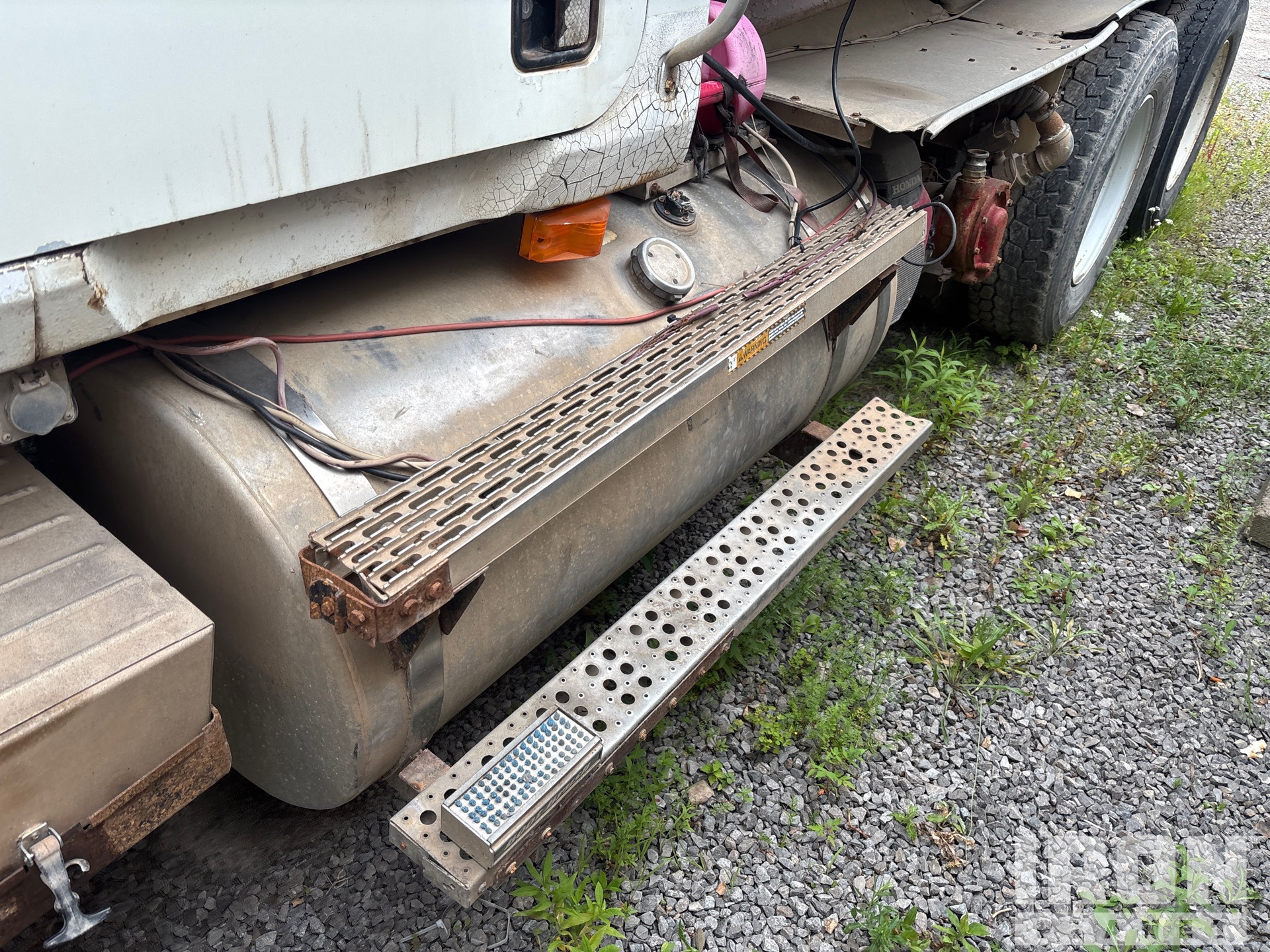 1997 Mack CH613