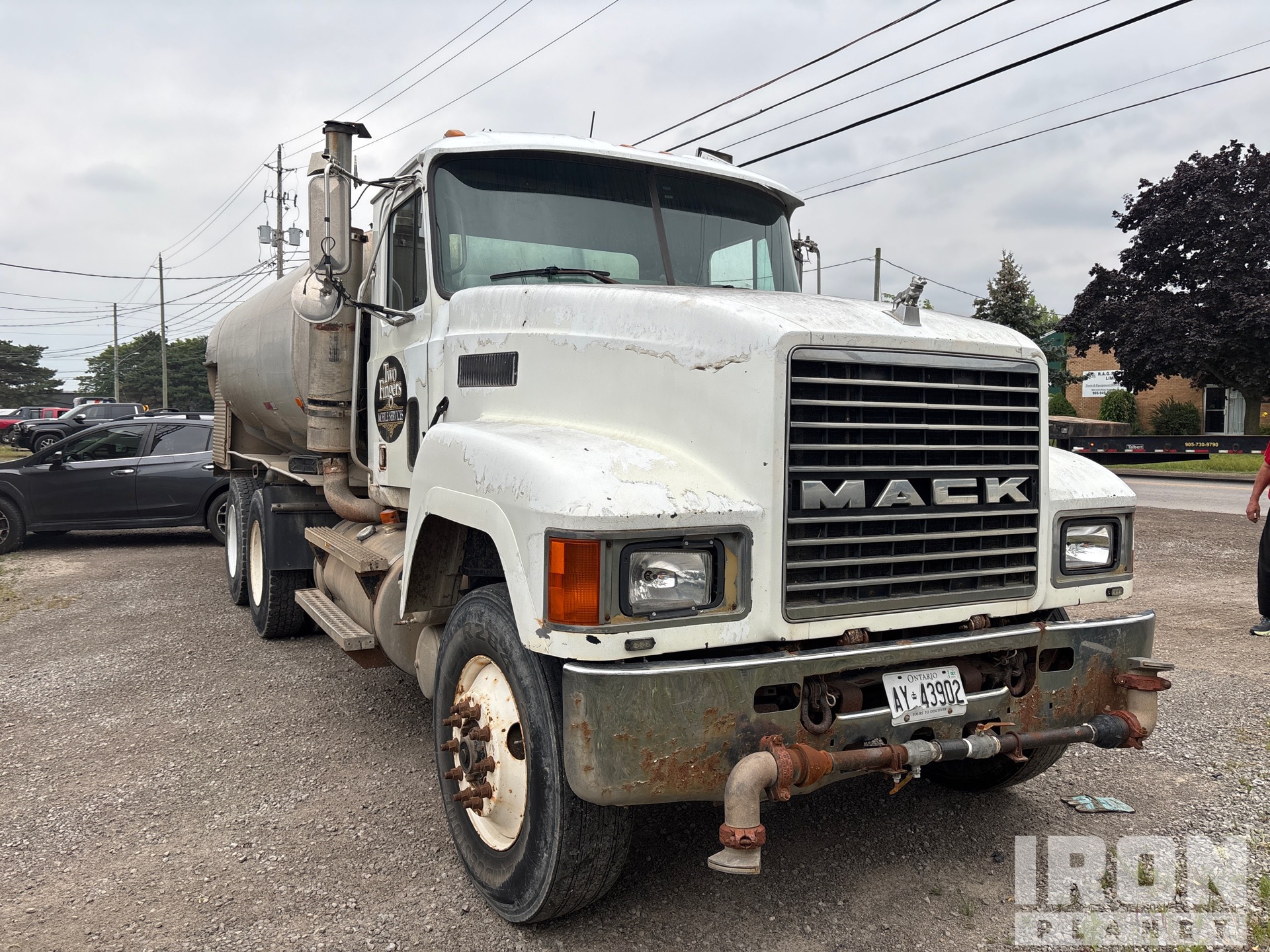 1997 Mack CH613