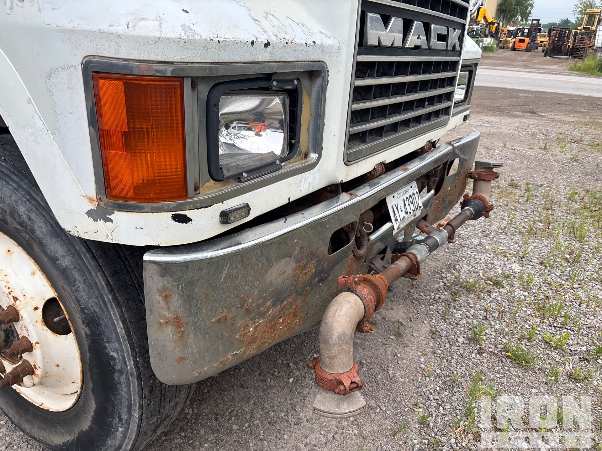 1997 Mack CH613