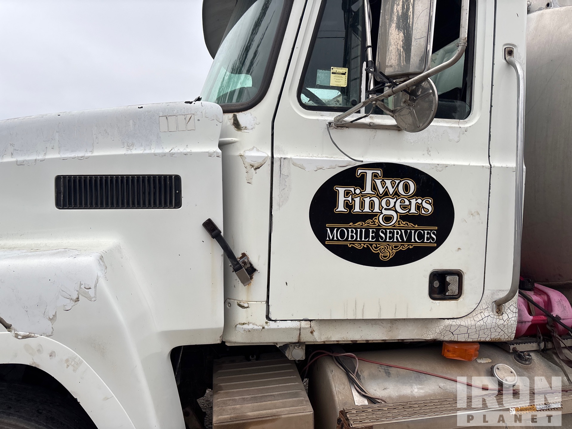1997 Mack CH613