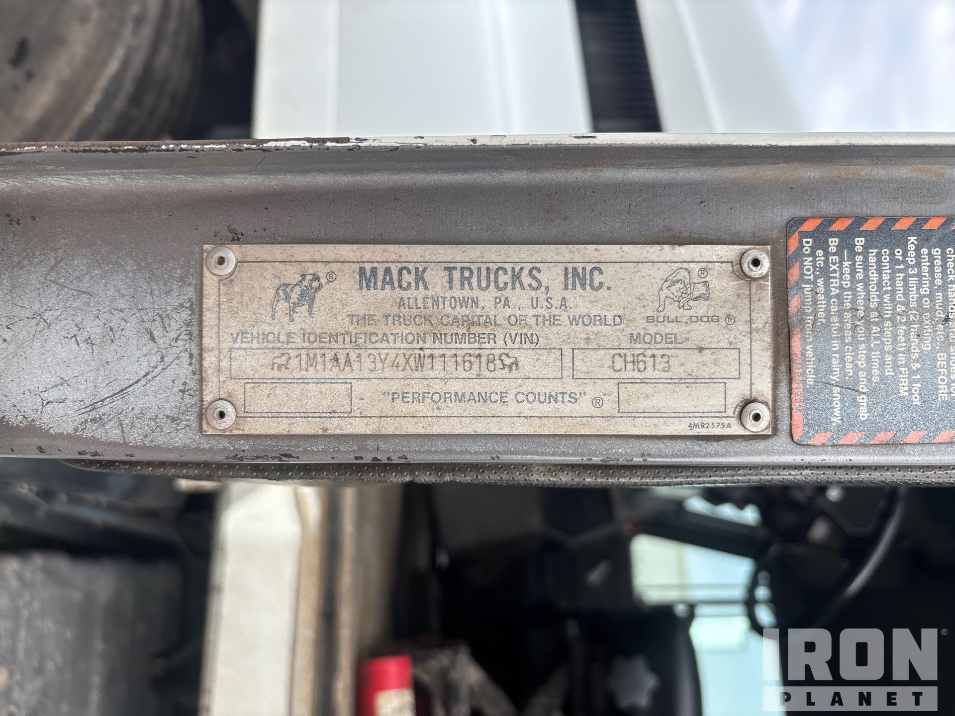 1999 Mack CH613
