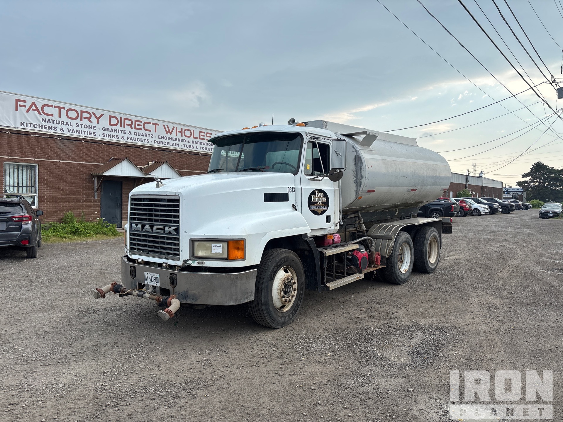 1999 Mack CH613