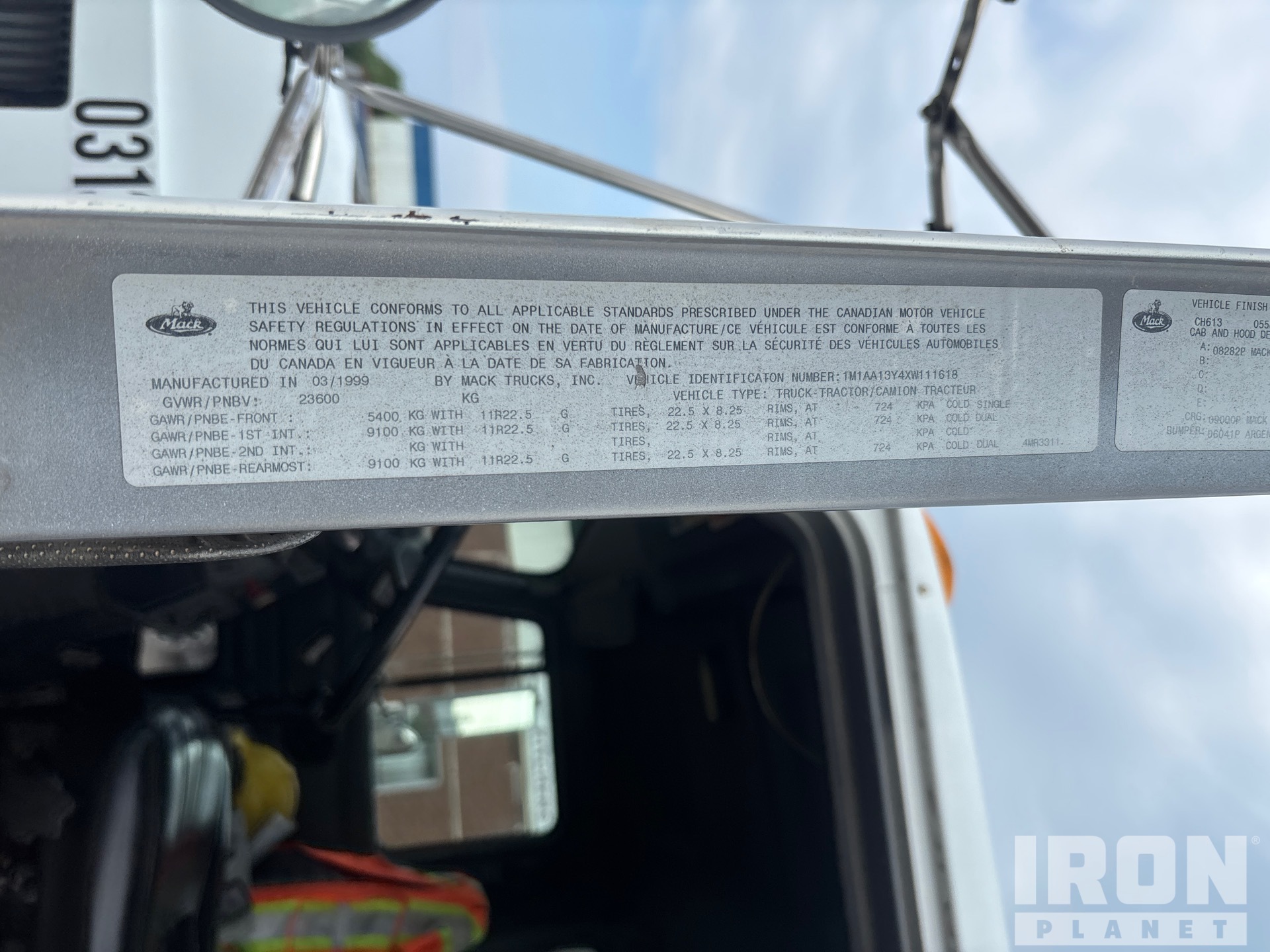 1999 Mack CH613