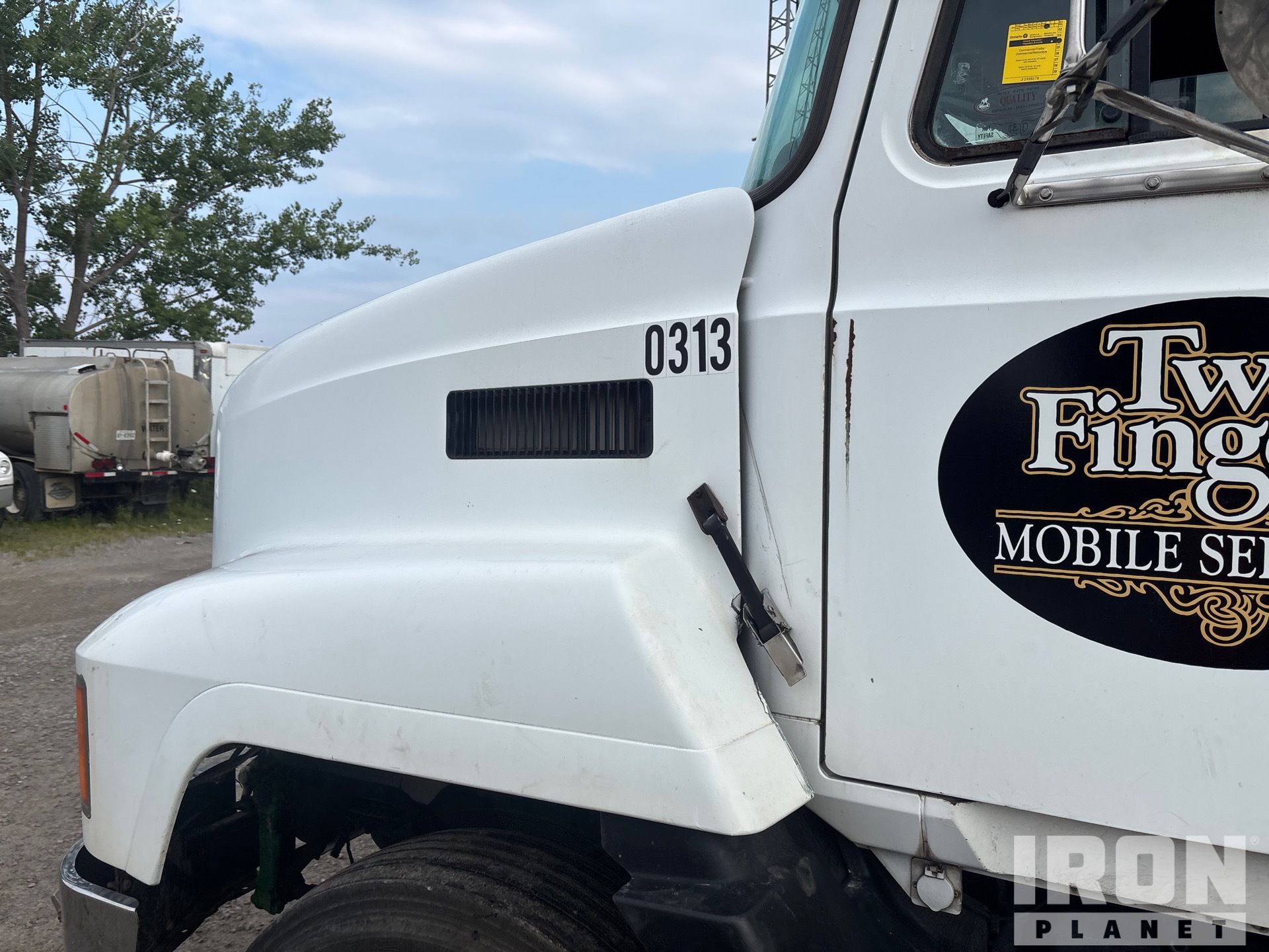 1999 Mack CH613