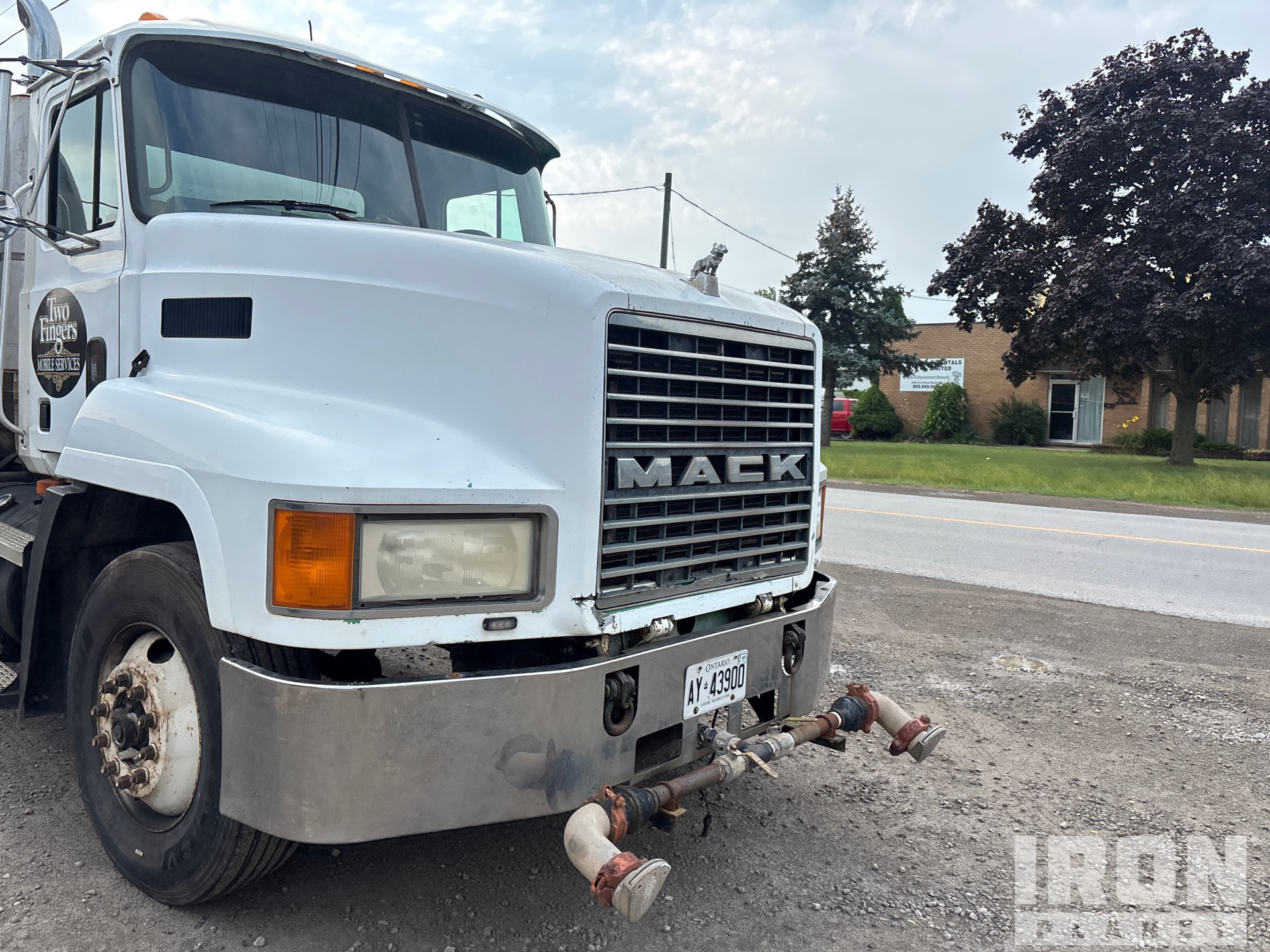 1999 Mack CH613