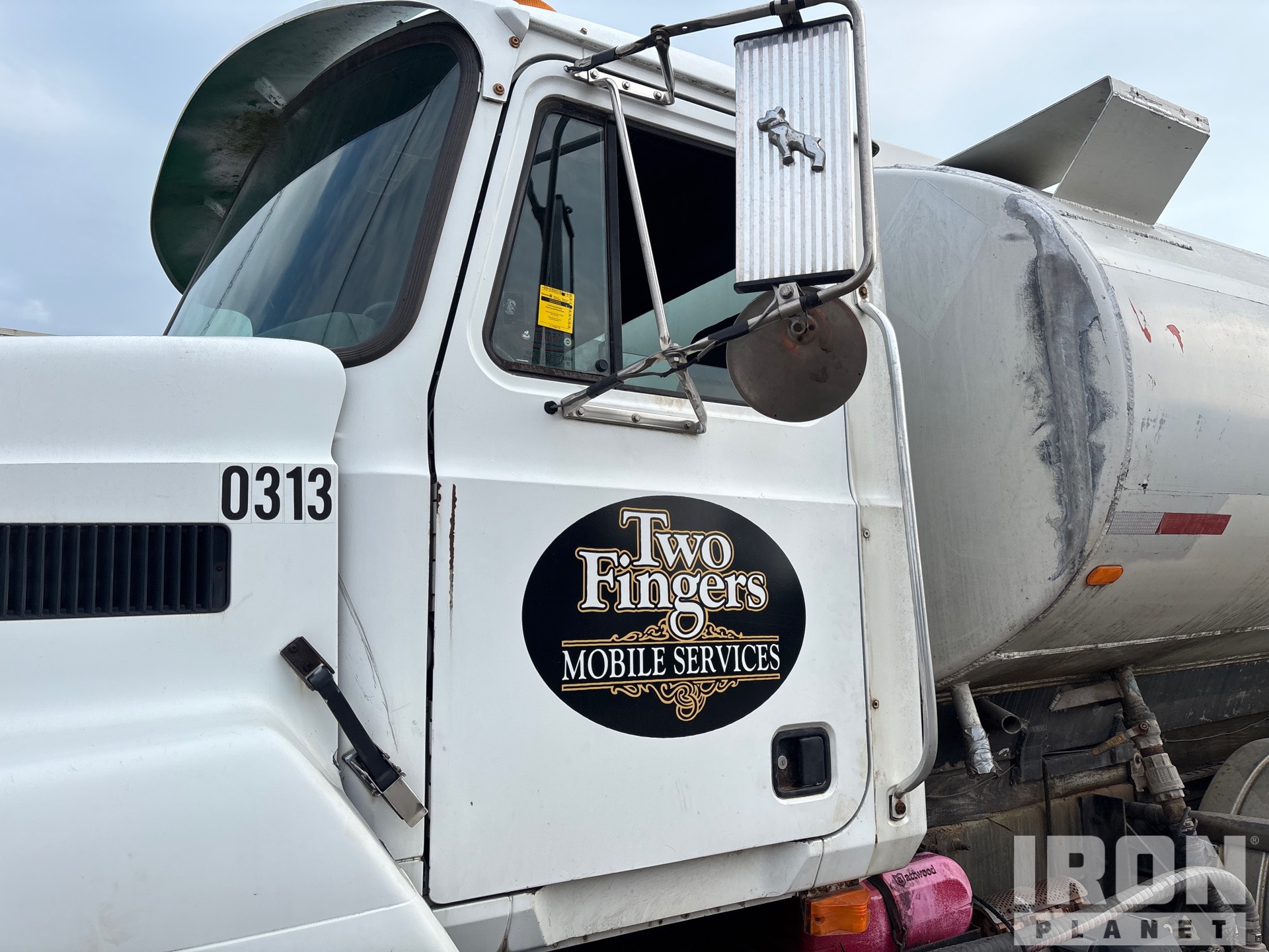 1999 Mack CH613