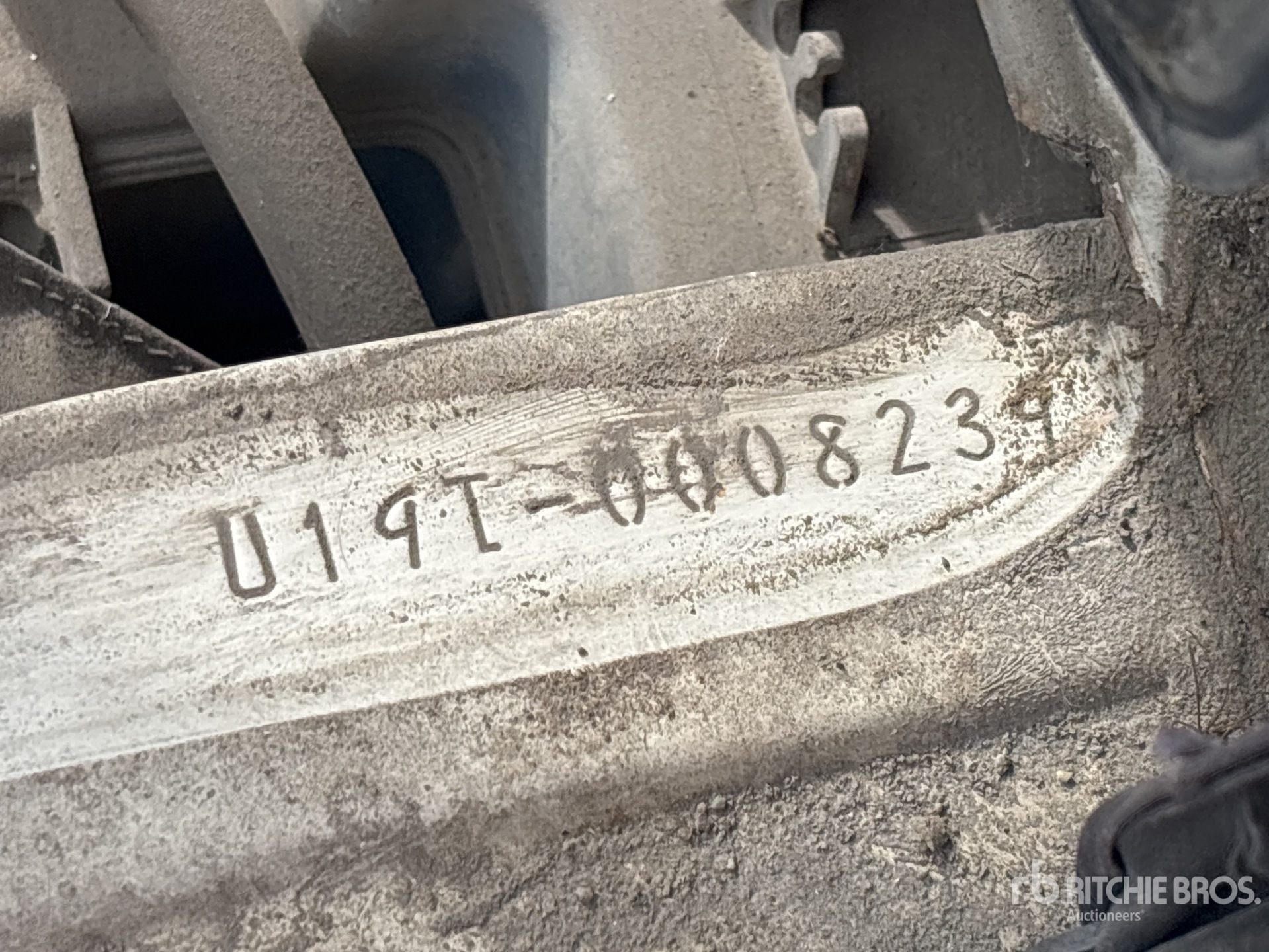 1990 Mitsubishi M-U19T
