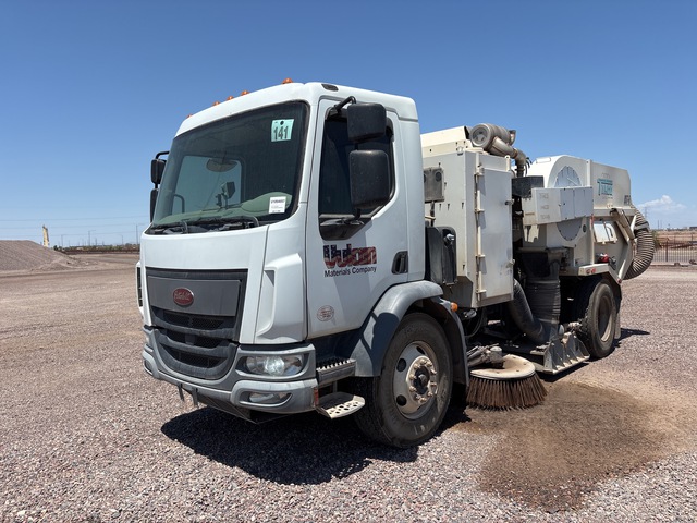 2020 Tymco 600 on 2020 Peterbilt 220 Sweeper Truck