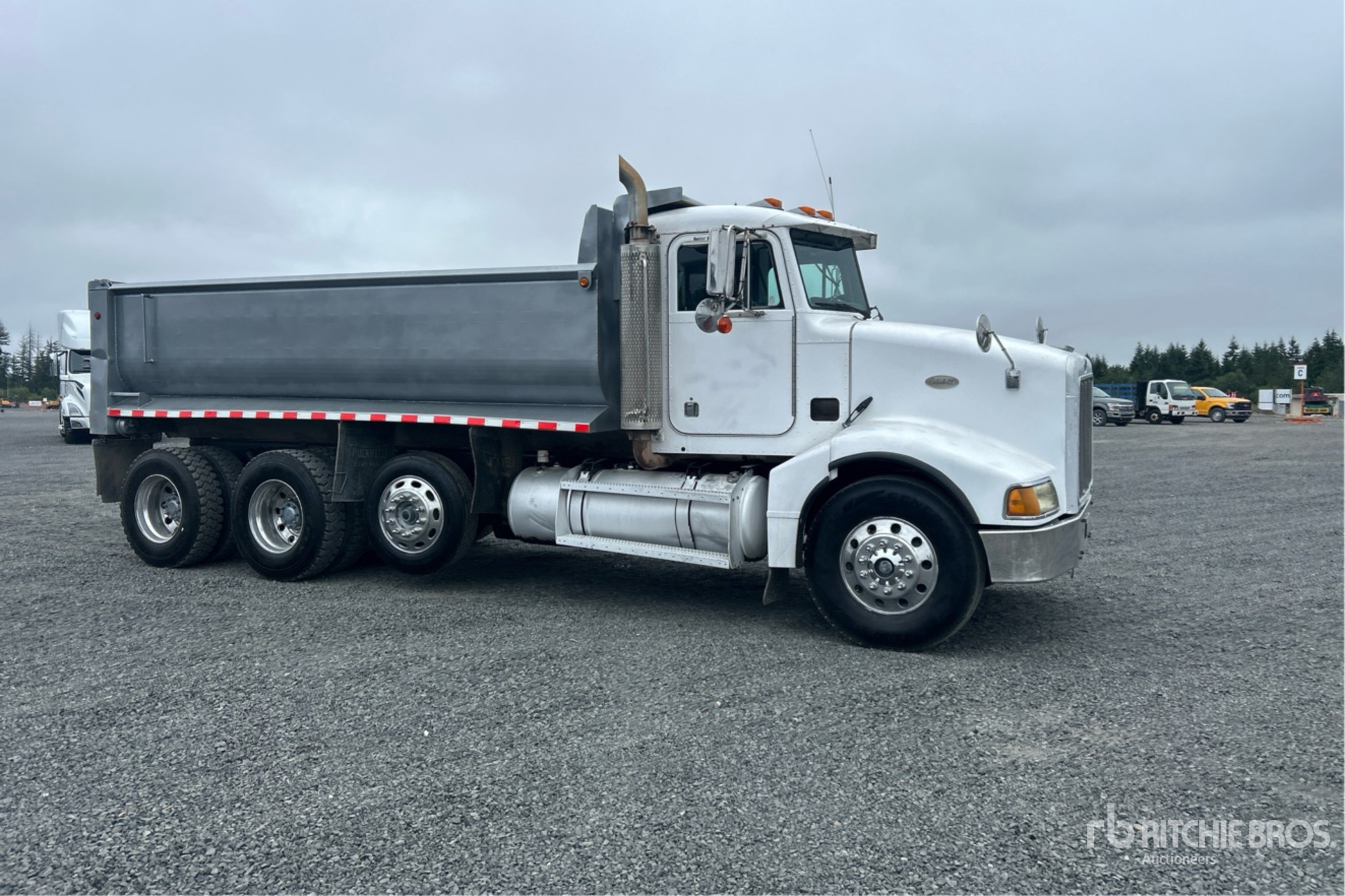 1999 Peterbilt 385