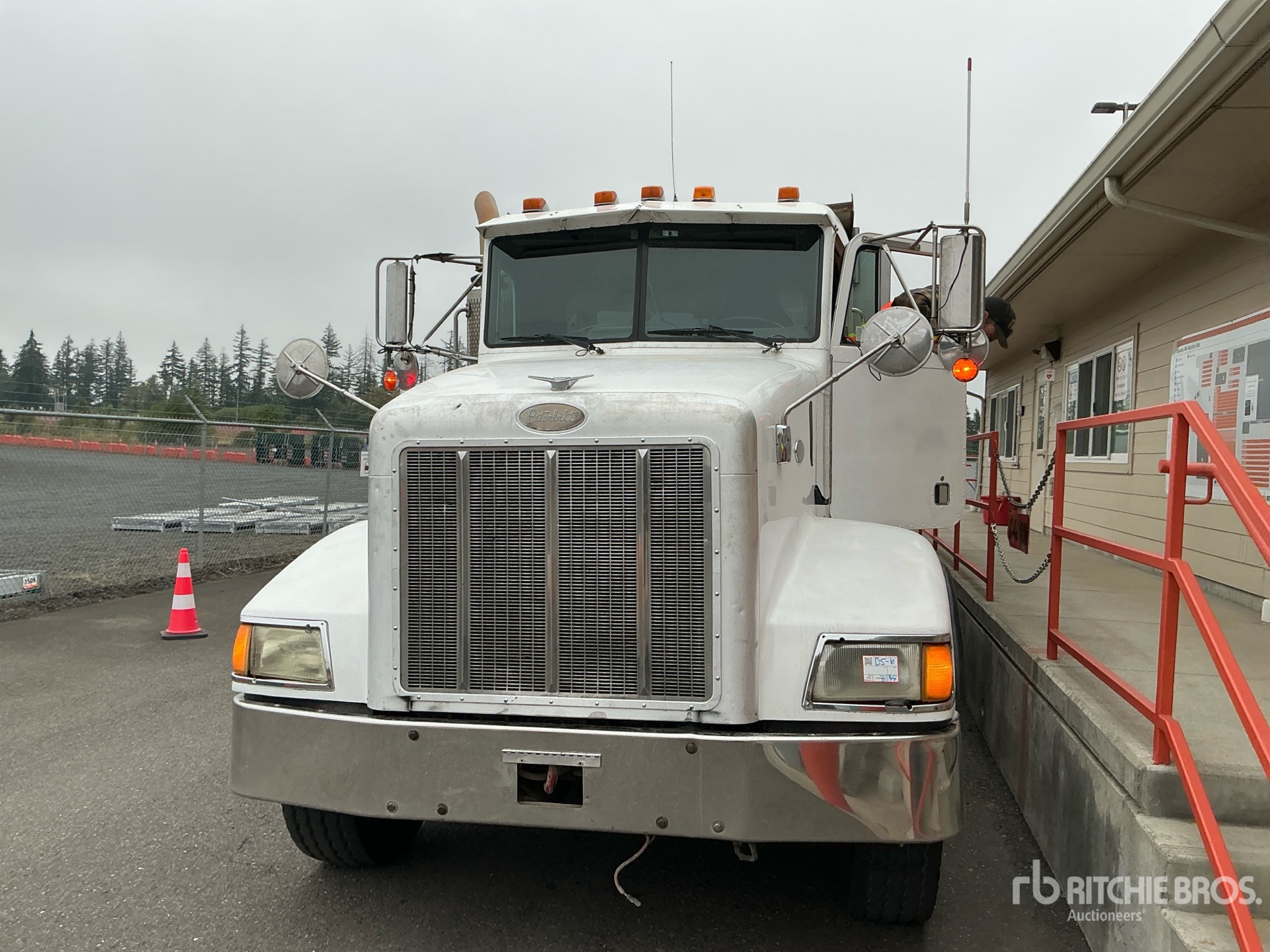 1999 Peterbilt 385