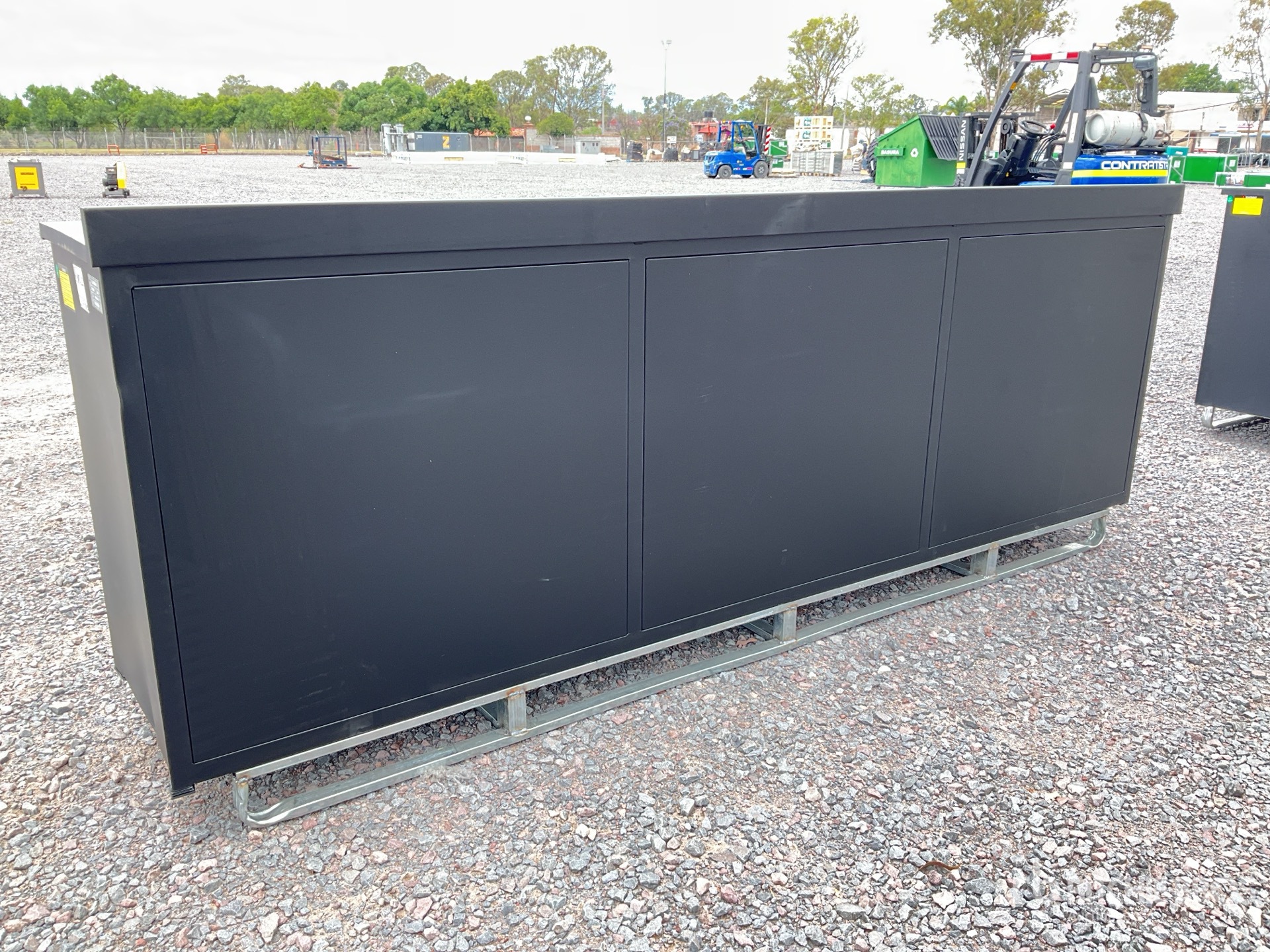 General Appearance with Picture, Left Rear Corner
